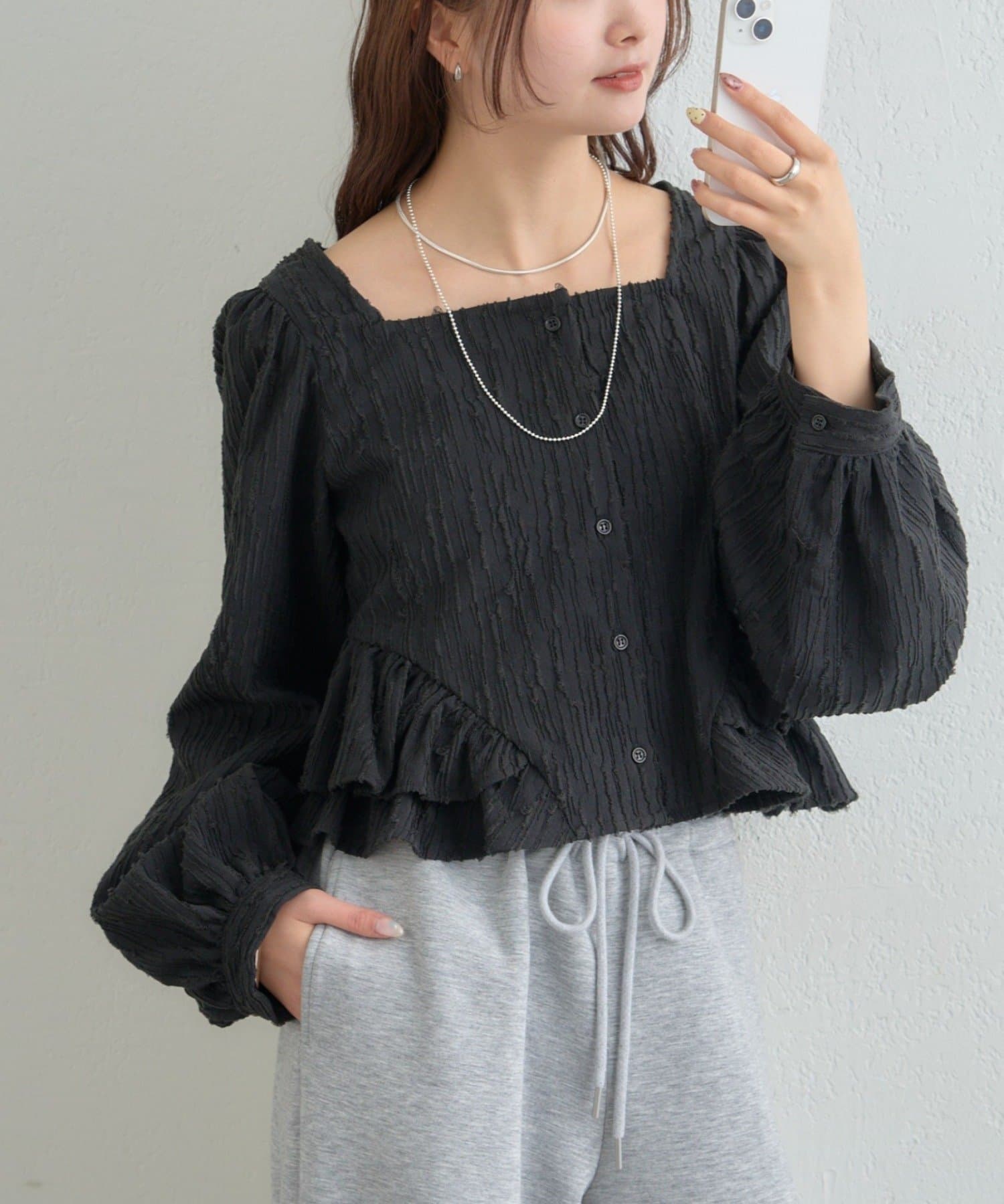 mystic(ミスティック) ジャガード裾フリルブラウス