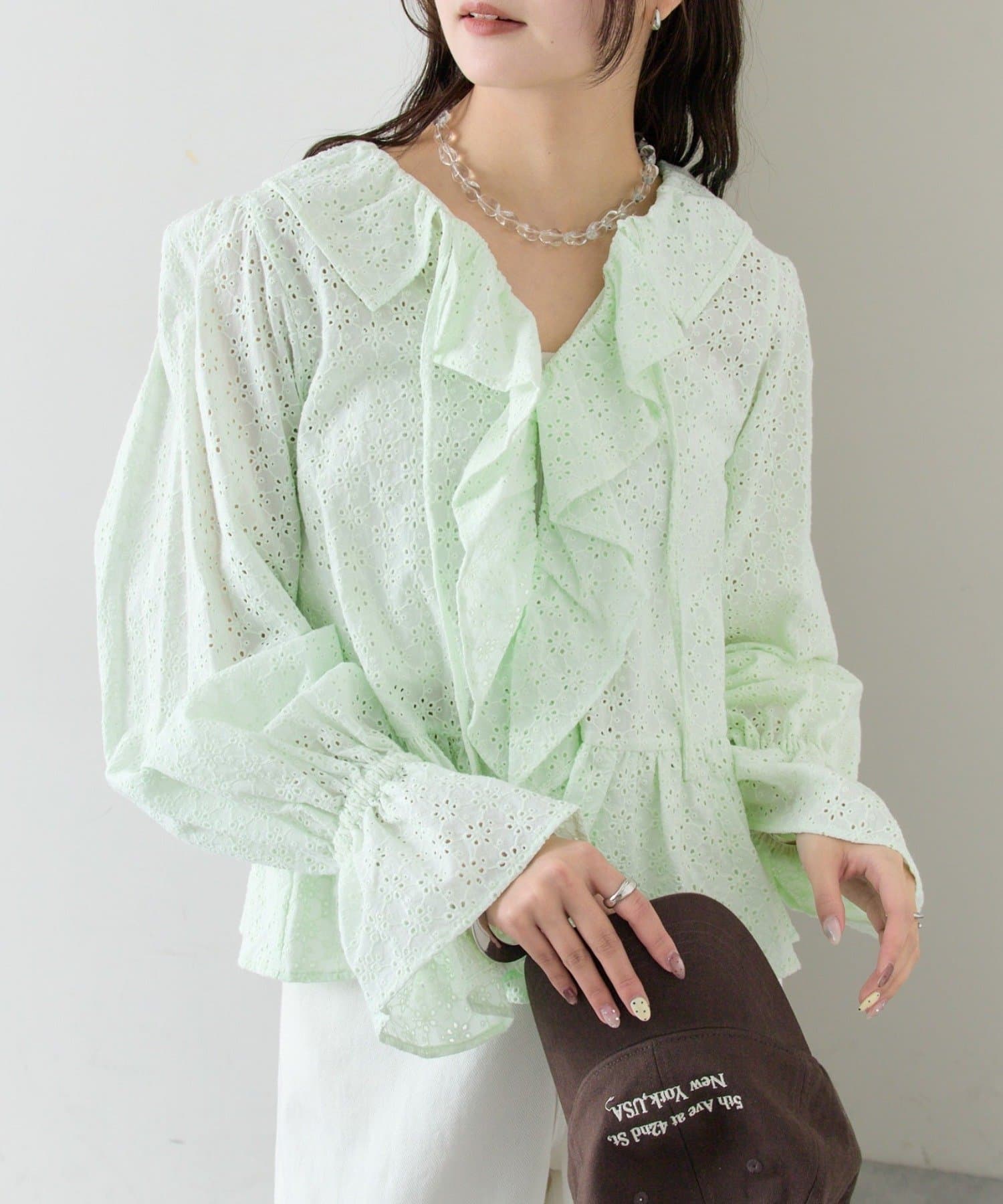 mystic(ミスティック) フラワー刺繍フリルブラウス