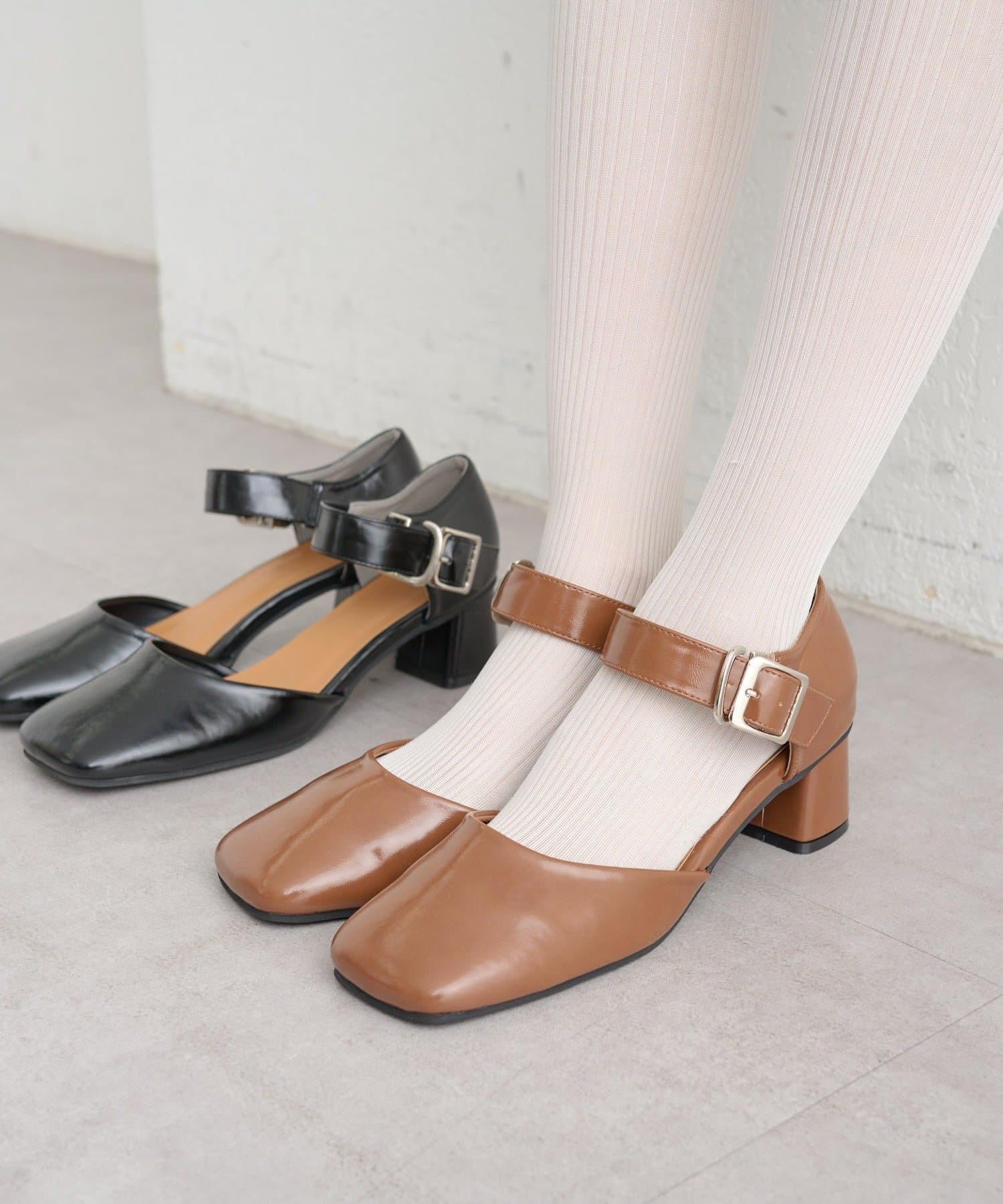 mystic(ミスティック) バックルスクエアパンプス