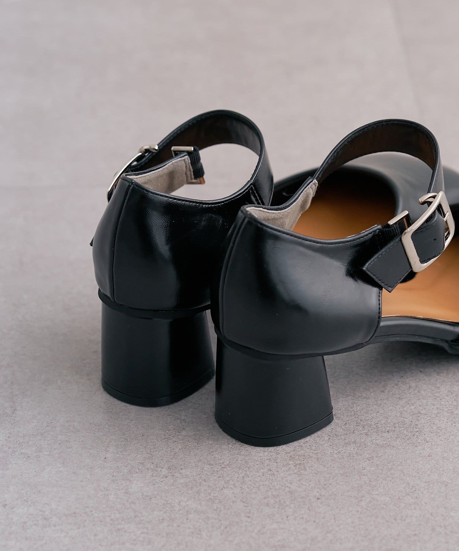 mystic(ミスティック) バックルスクエアパンプス