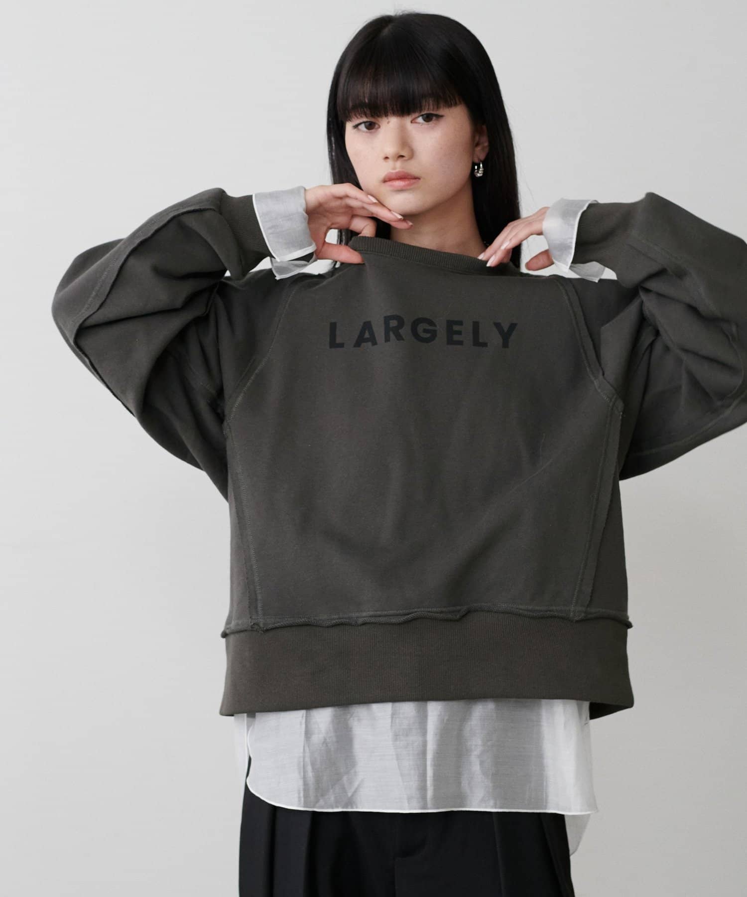 LARUTA(ラルータ) ラグラン前後2WAYロゴ裏毛プルオーバー