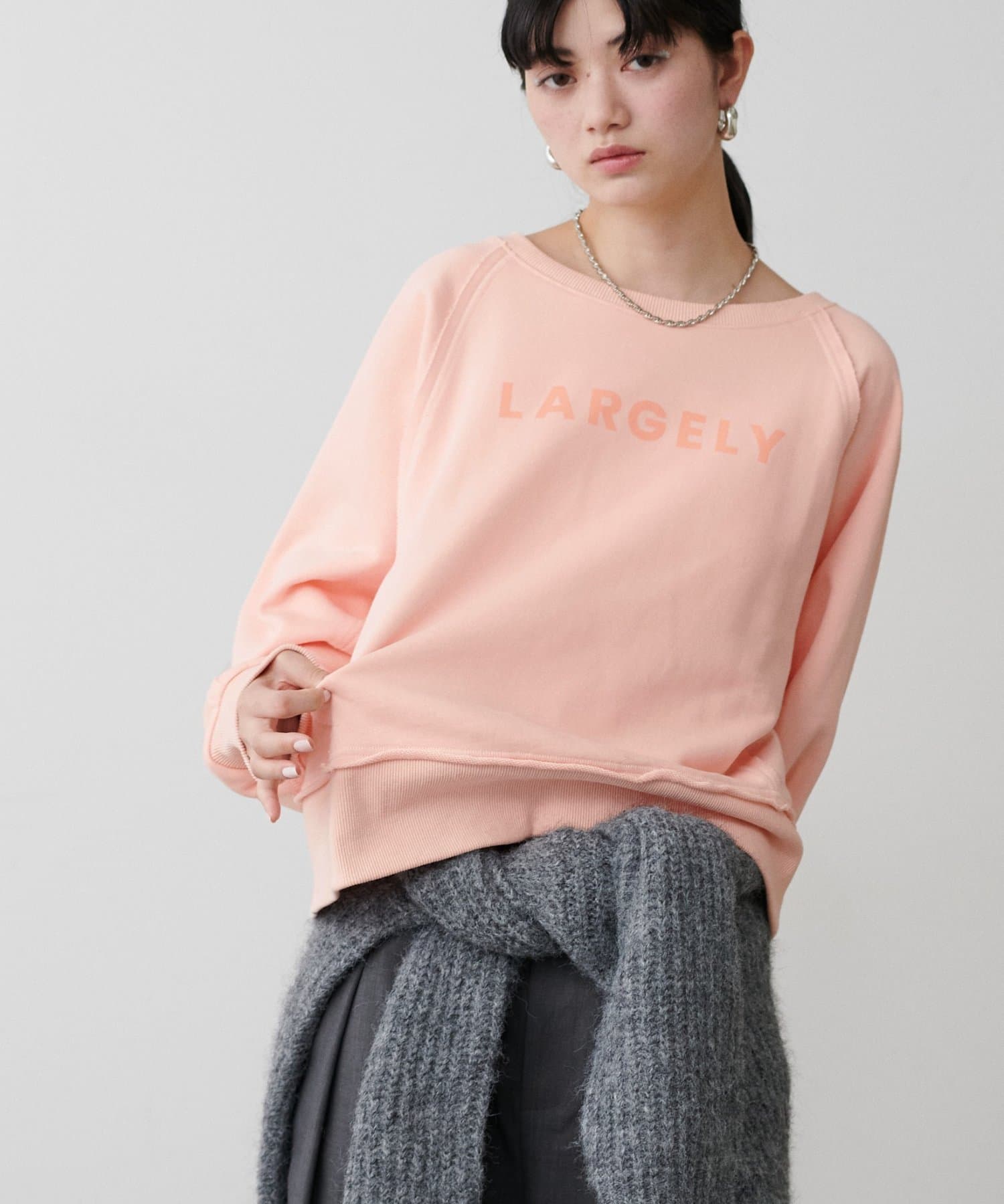 LARUTA(ラルータ) ラグラン前後2WAYロゴ裏毛プルオーバー