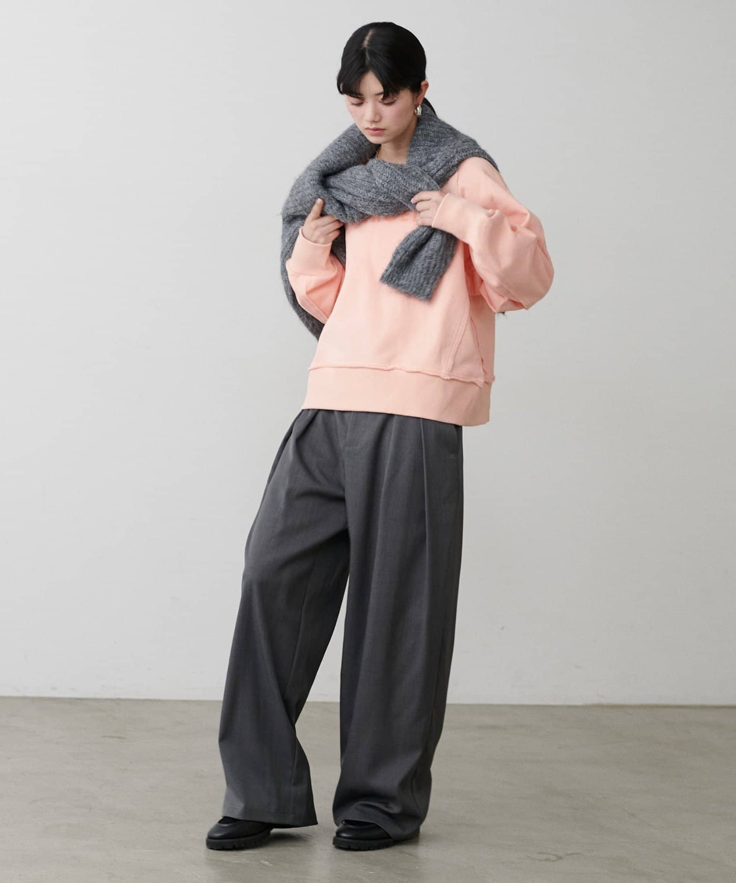 LARUTA(ラルータ) ラグラン前後2WAYロゴ裏毛プルオーバー