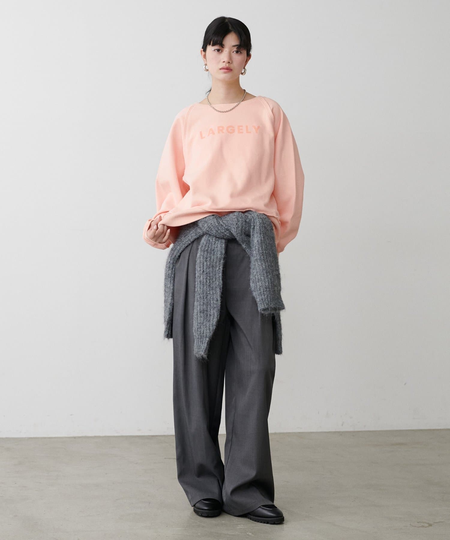 LARUTA(ラルータ) ラグラン前後2WAYロゴ裏毛プルオーバー