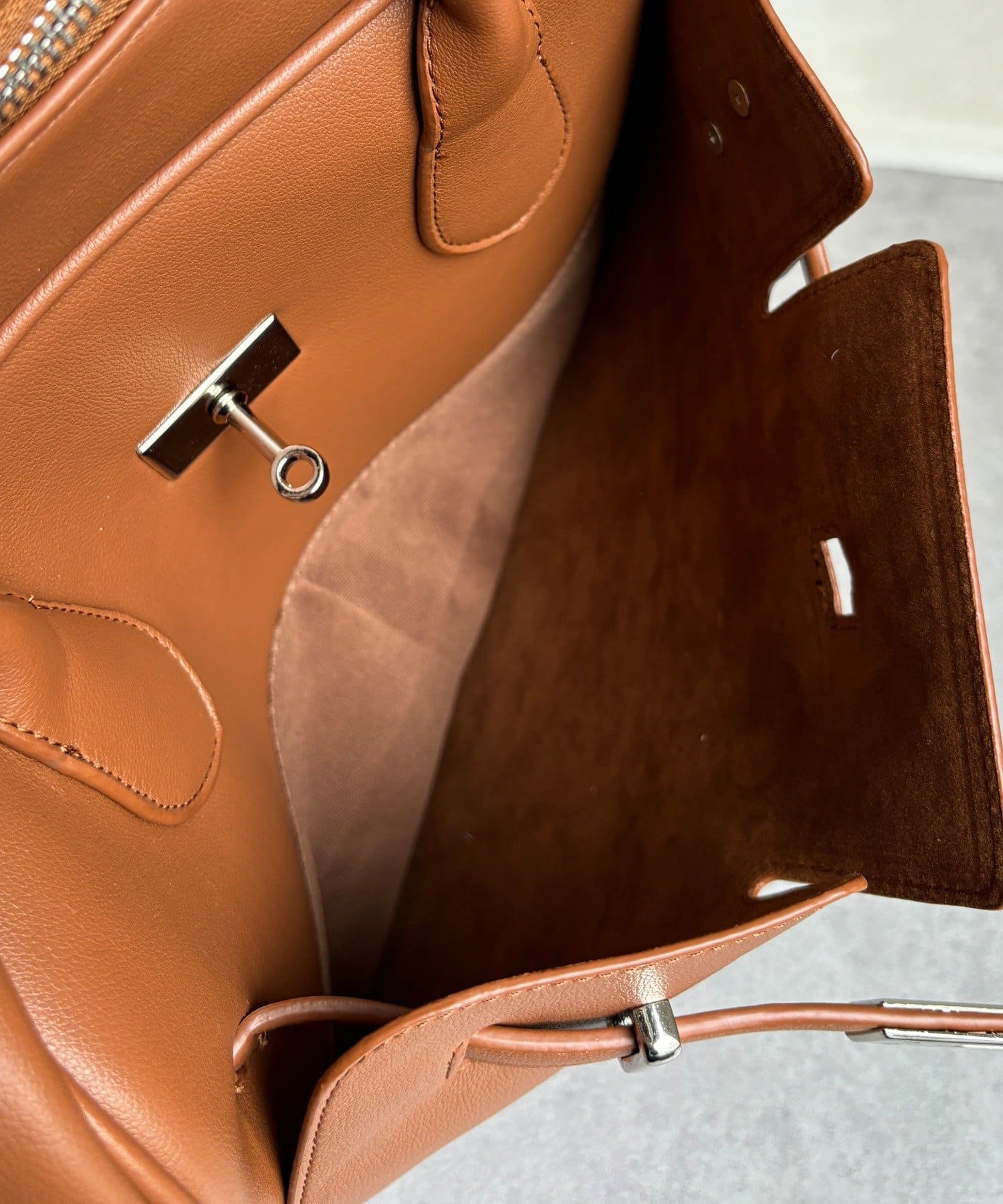 DOUDOU(ドゥドゥ) 【WEB限定】ボーリングバッグケリー金具使い