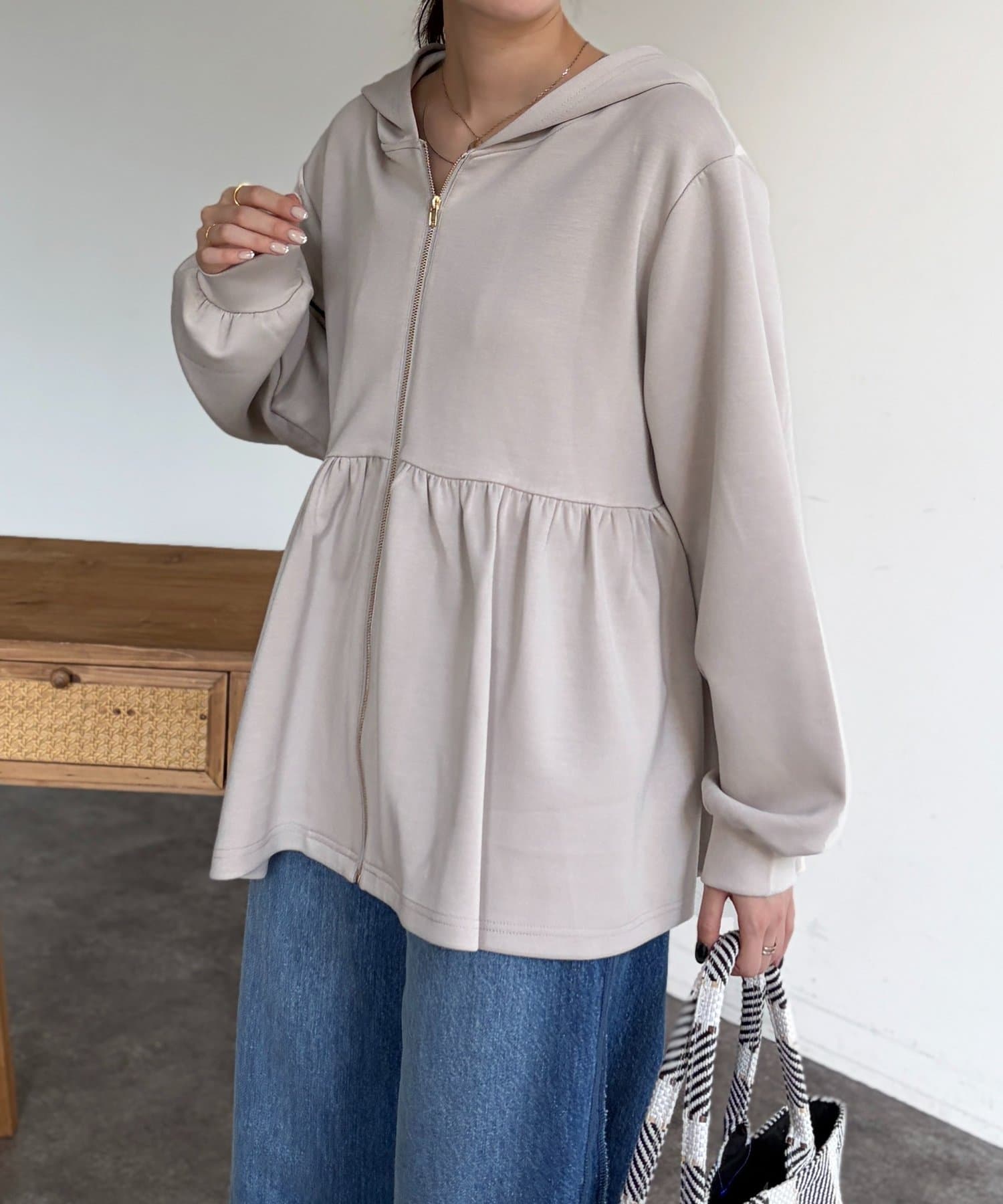 Chez toi(シェトワ) ダンボールペプラムパーカー