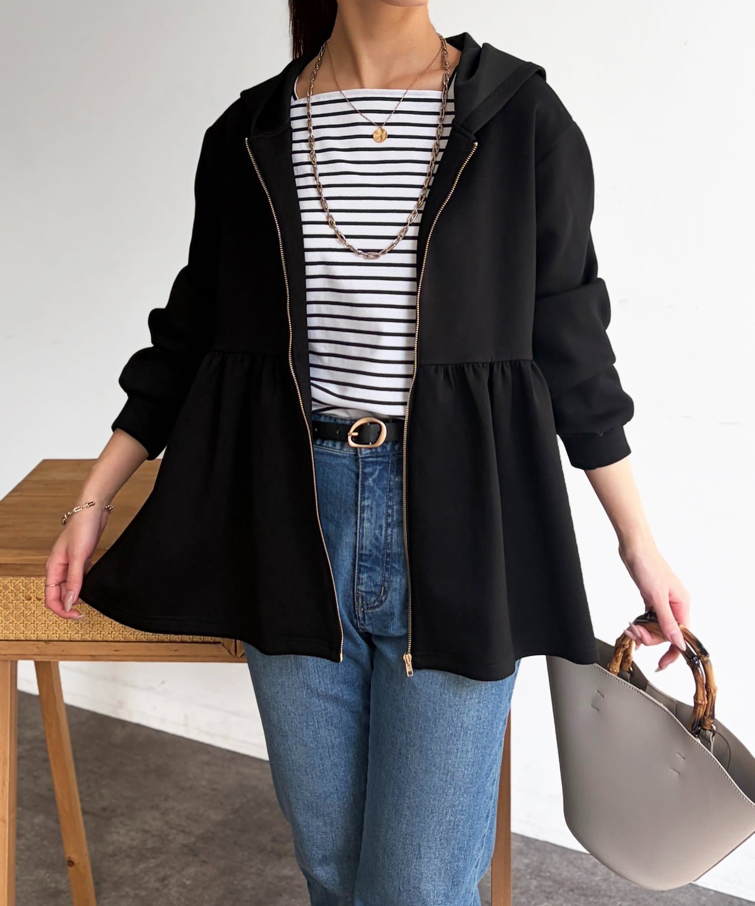 Chez toi(シェトワ) ダンボールペプラムパーカー