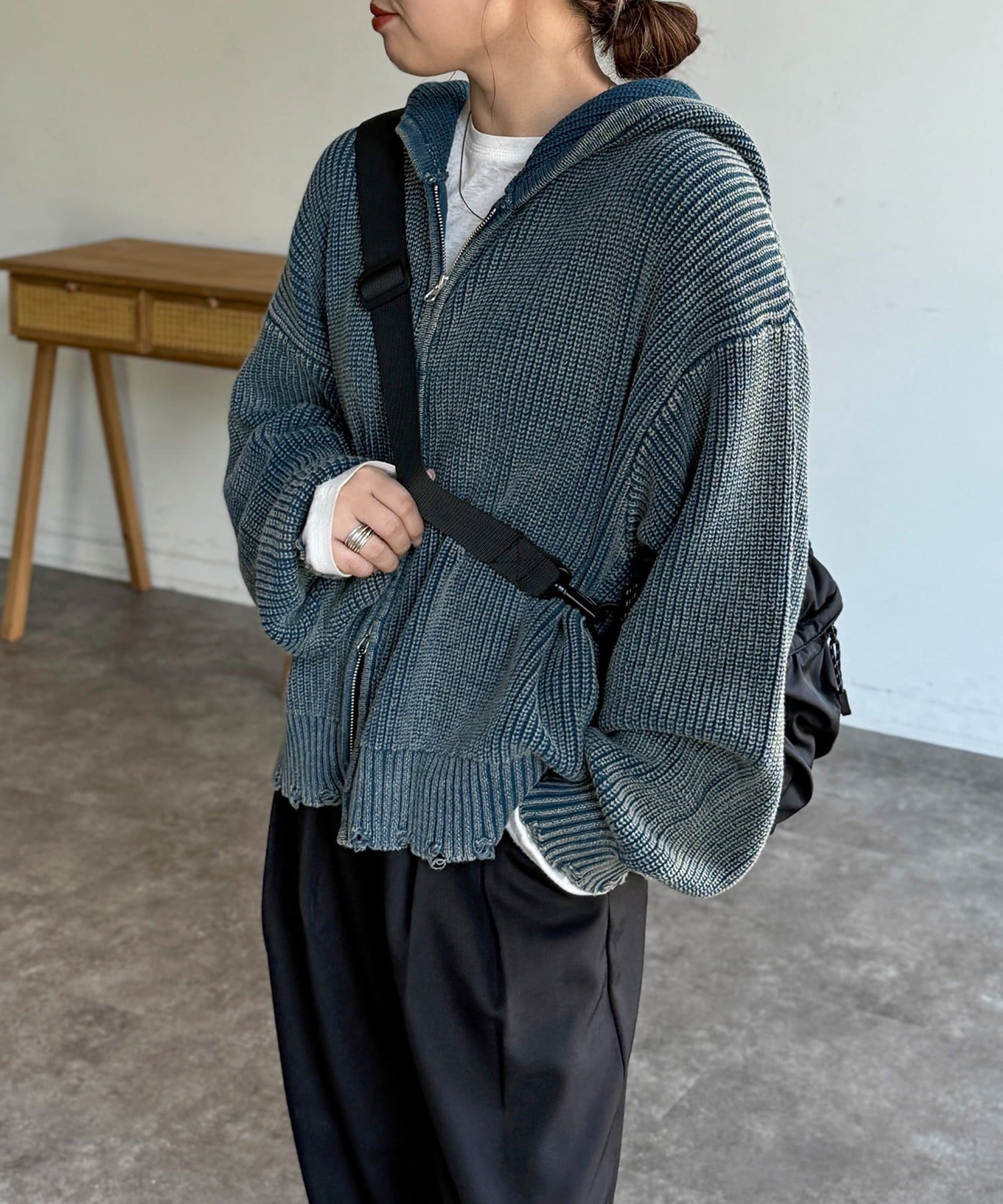 CPCM(シーピーシーエム) ダメージピグメントパーカー