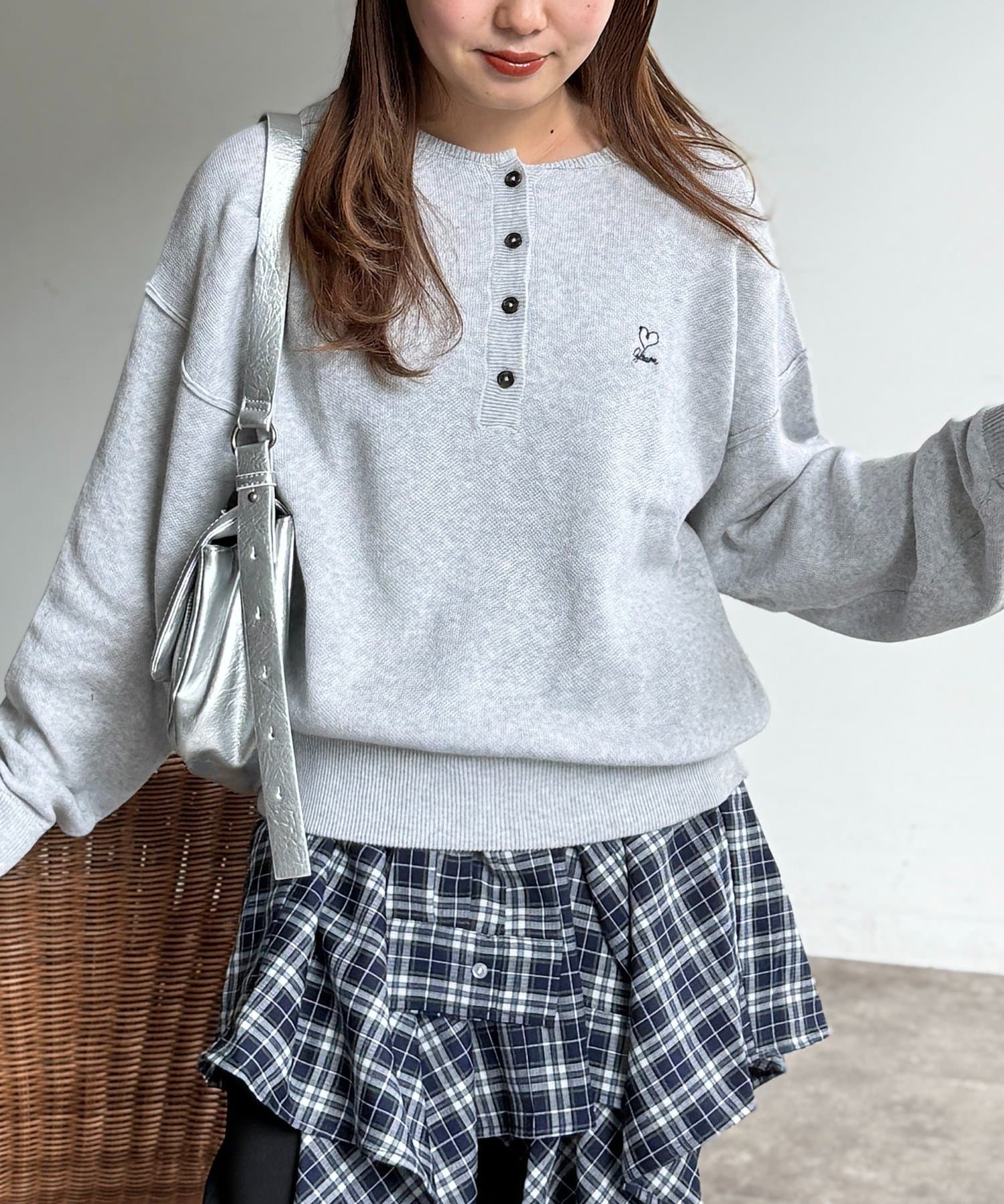 CPCM(シーピーシーエム) 1ポイント刺繍ヘンリープルオーバー