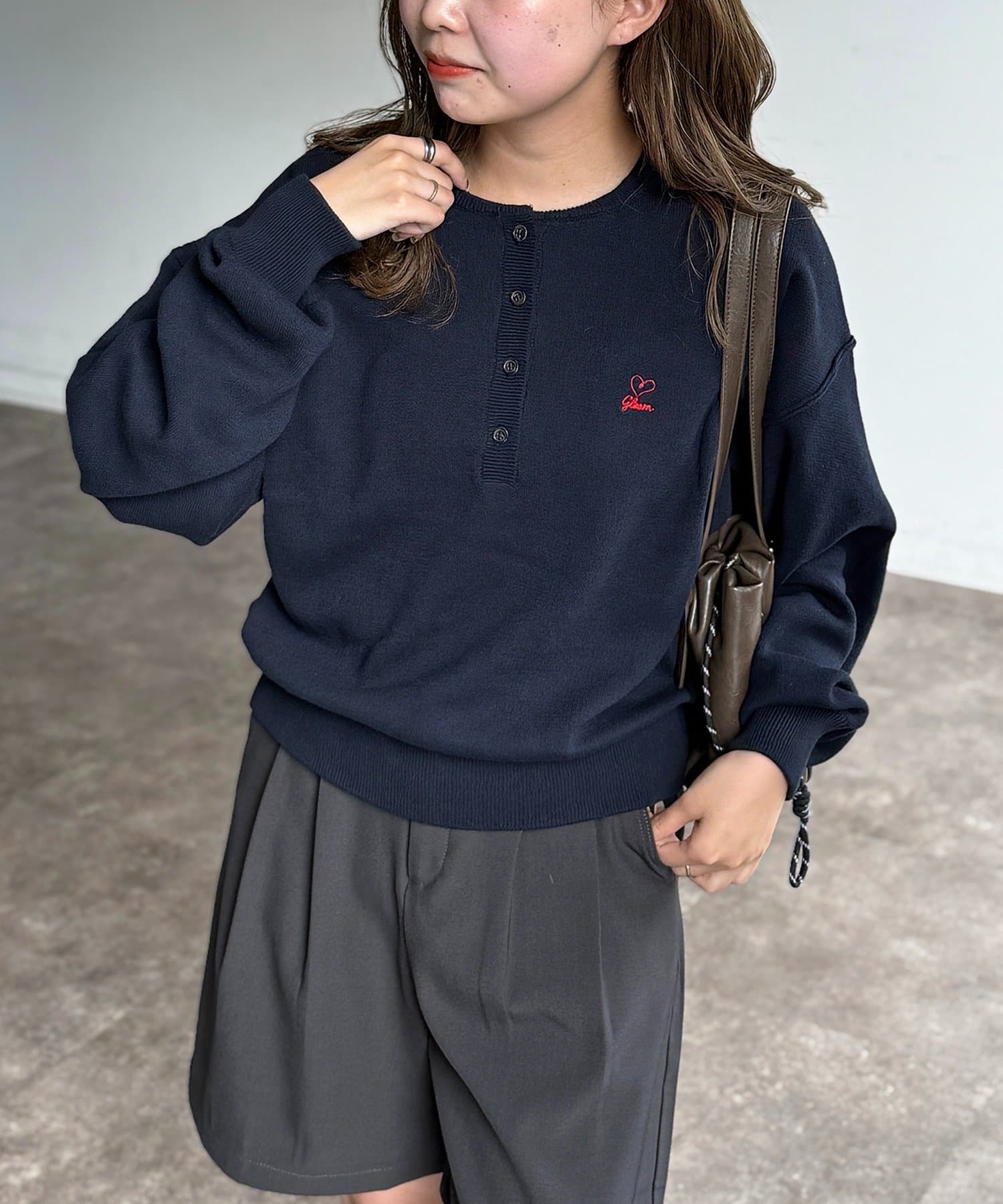 CPCM(シーピーシーエム) 1ポイント刺繍ヘンリープルオーバー