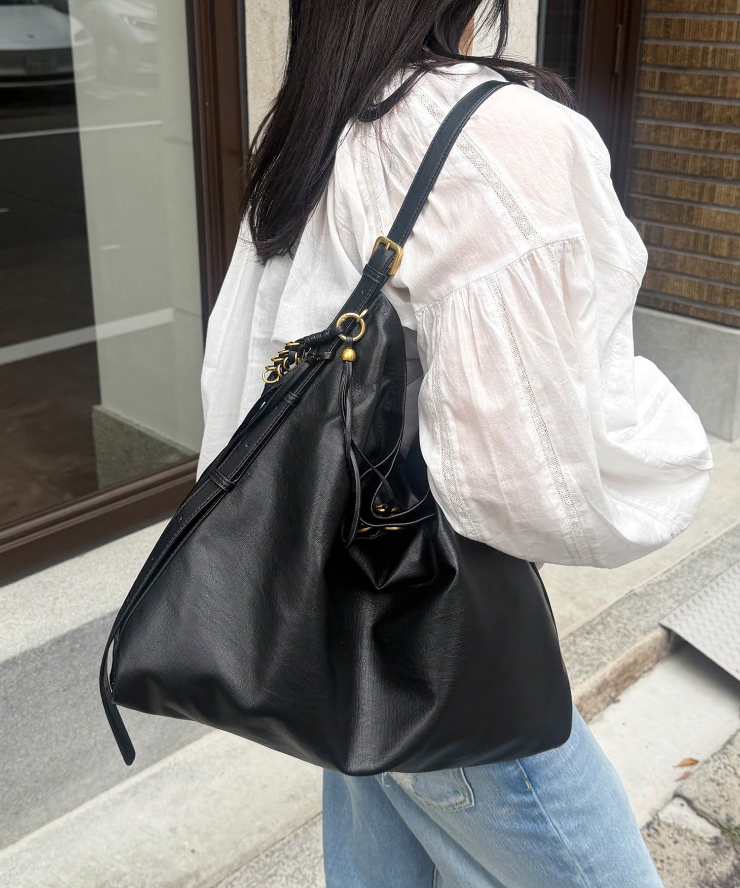 DOUDOU(ドゥドゥ) 【WEB限定】メタルチャーム付ビッグホーボーバック