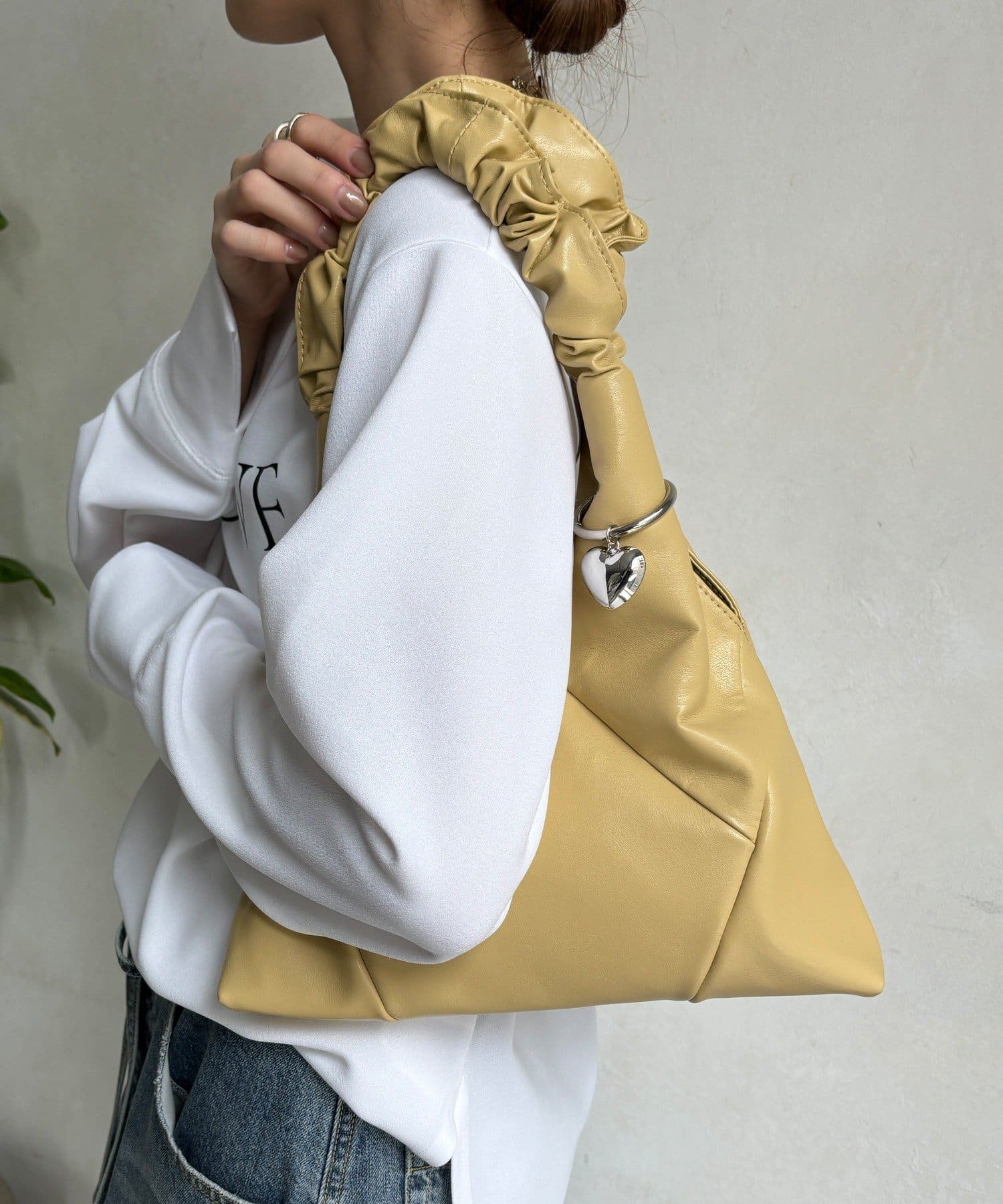 DOUDOU(ドゥドゥ) フリルハンドルハートチャーム付トート