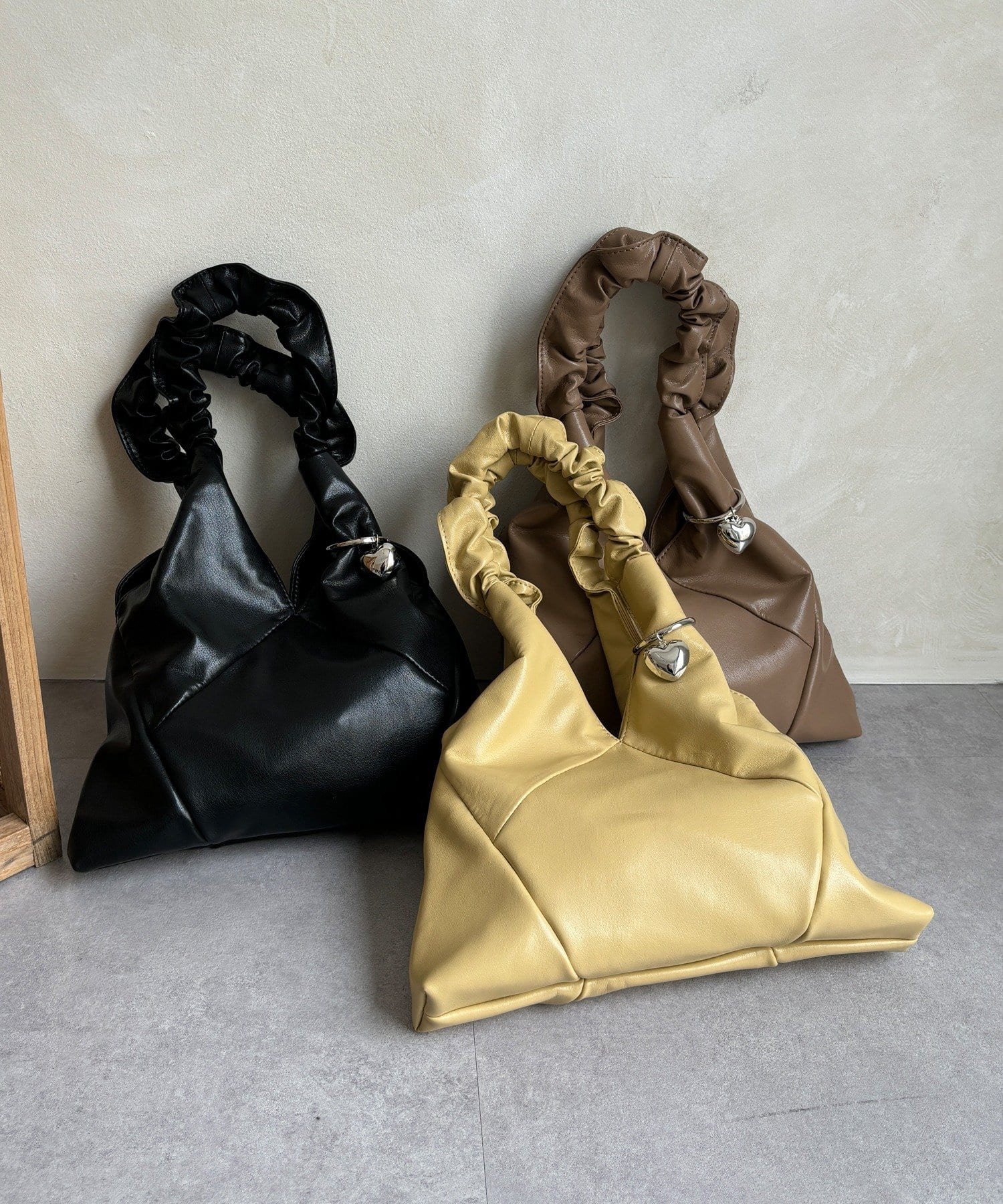 DOUDOU(ドゥドゥ) フリルハンドルハートチャーム付トート