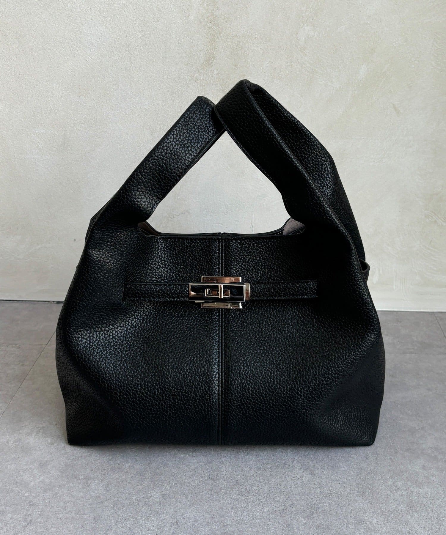 DOUDOU(ドゥドゥ) 【WEB限定】ヒネリ金具付キューブ型手提げ