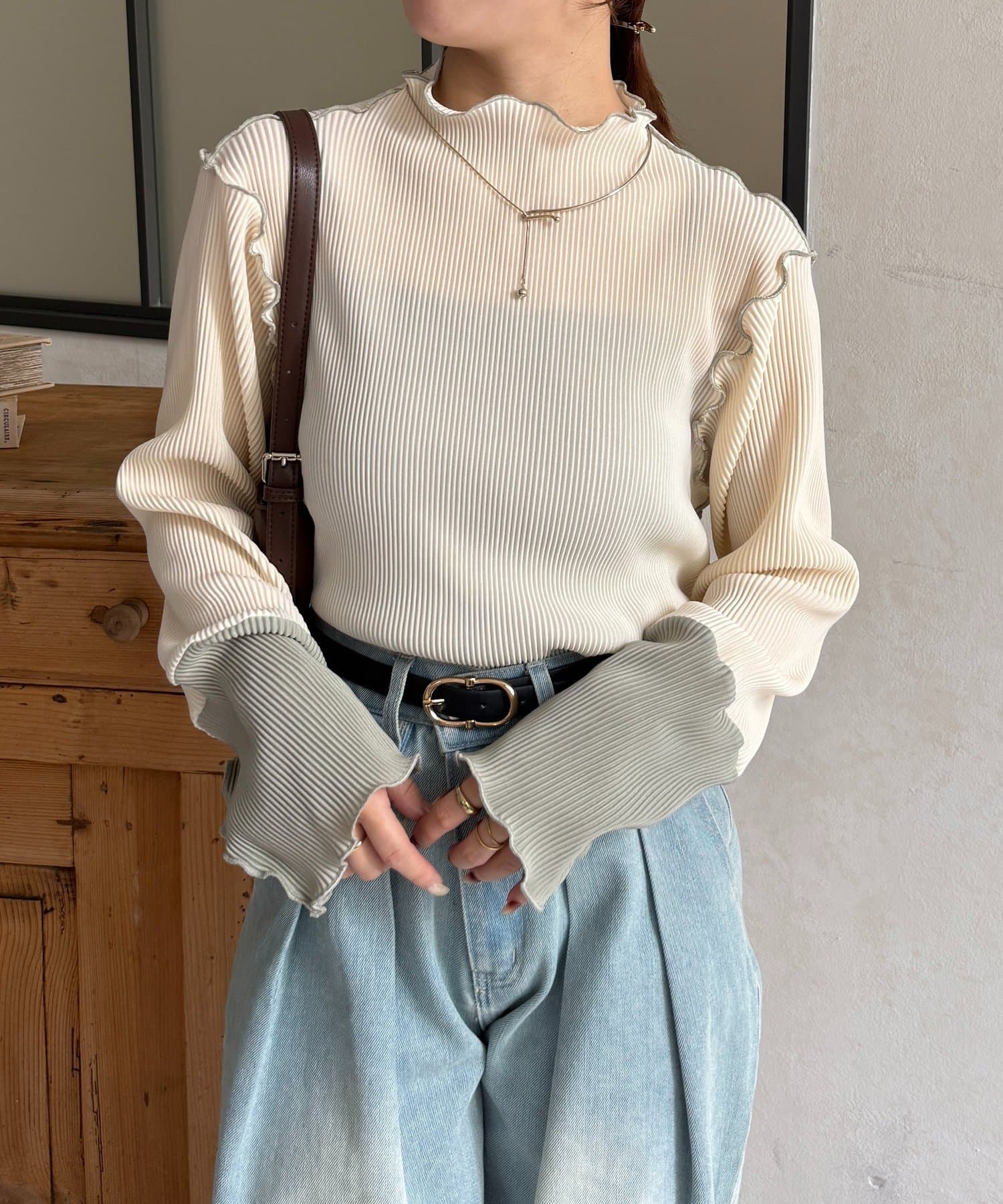 Thevon.(ゼヴォン) 袖先切替プリーツメロープルオーバー