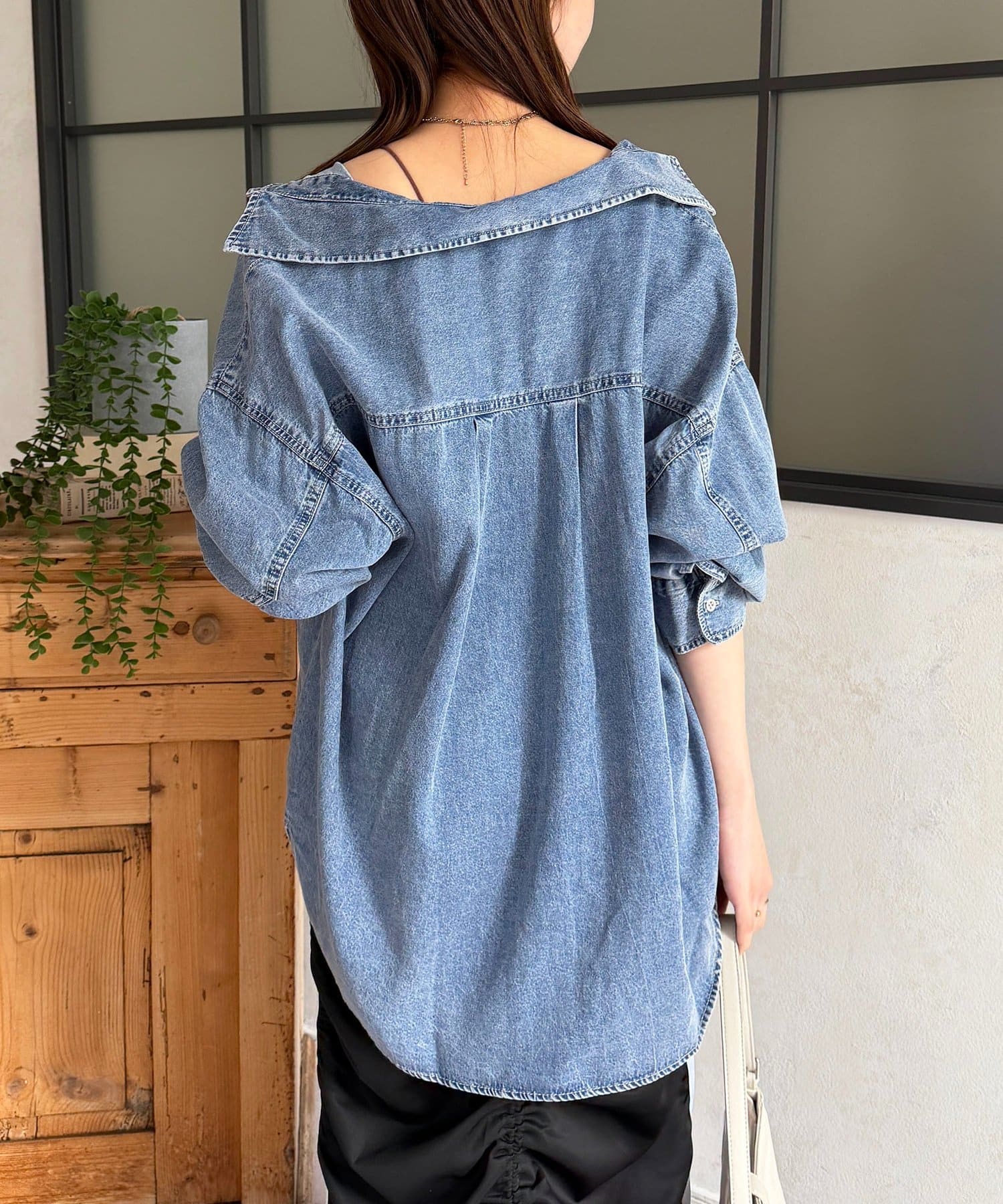 Thevon.(ゼヴォン) 両ポケ前後差デニムシャツ