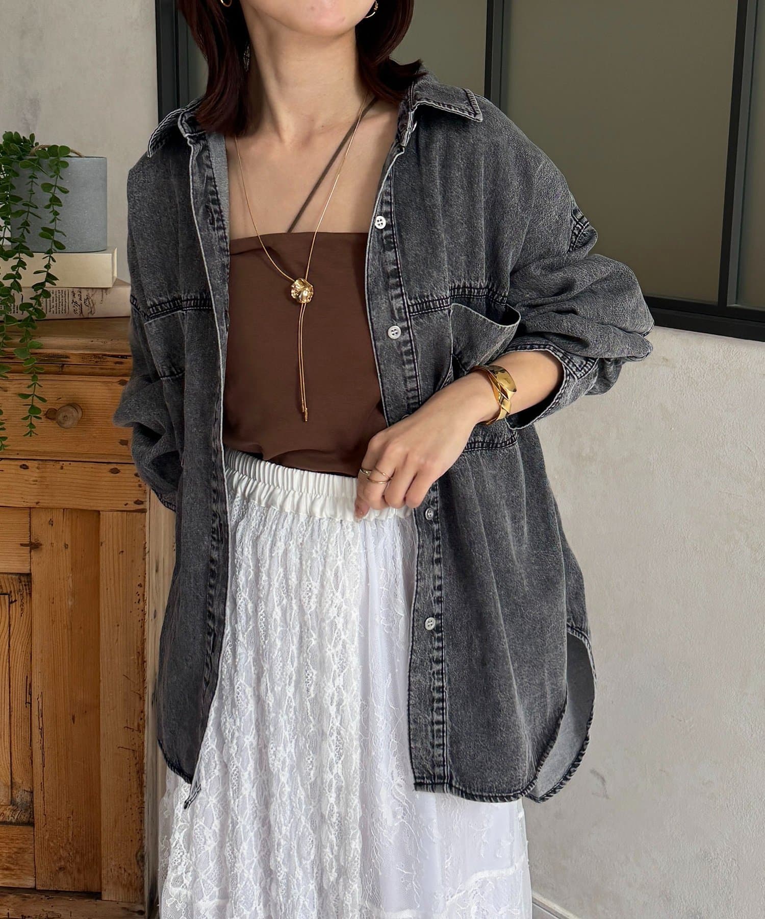 Thevon.(ゼヴォン) 両ポケ前後差デニムシャツ