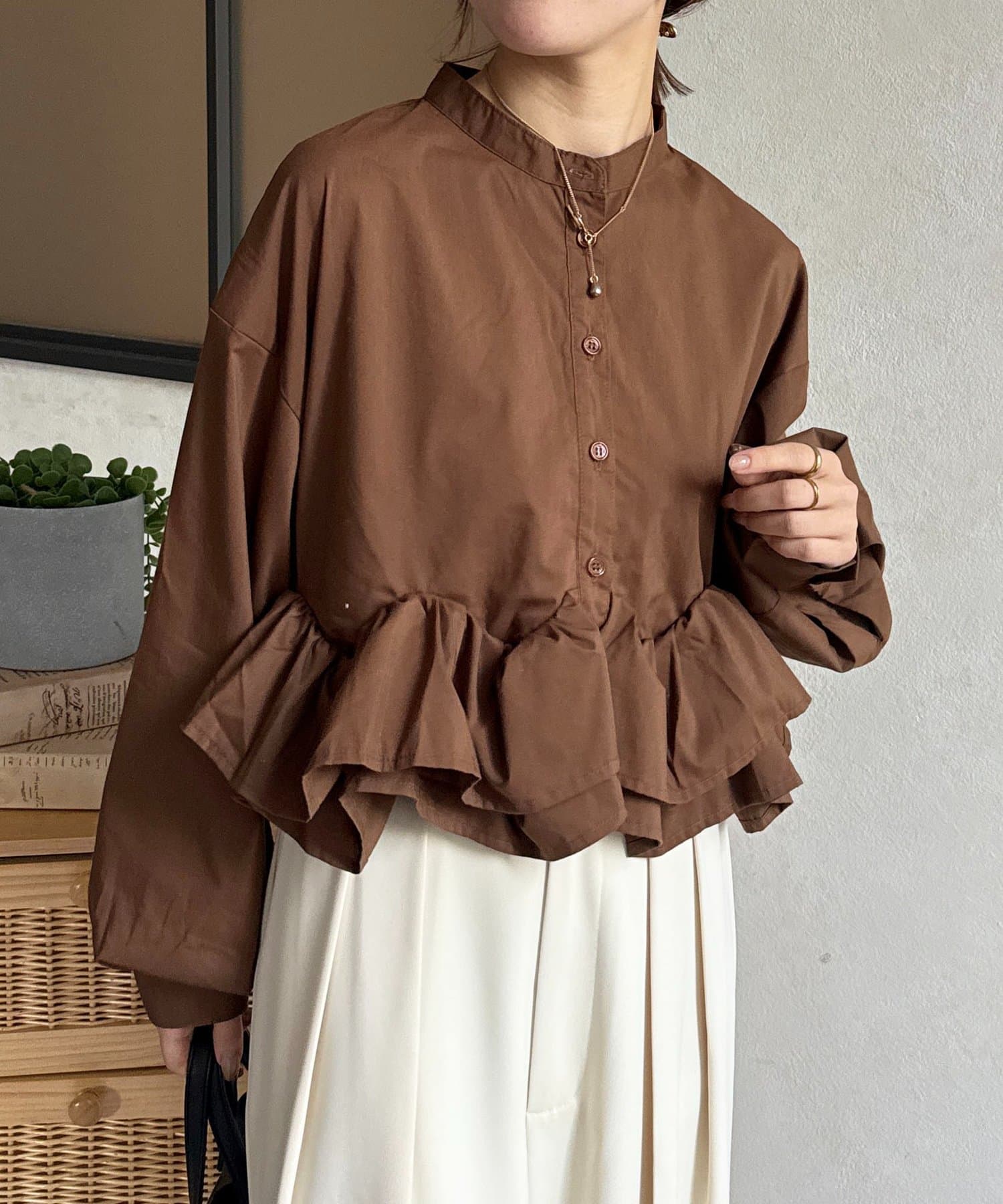 Thevon.(ゼヴォン) フリルヘムブラウス