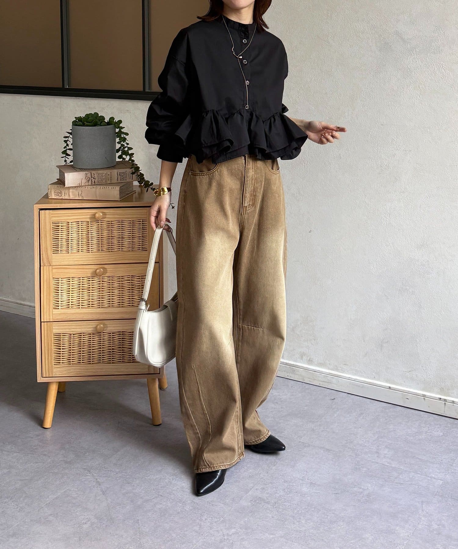 Thevon.(ゼヴォン) フリルヘムブラウス