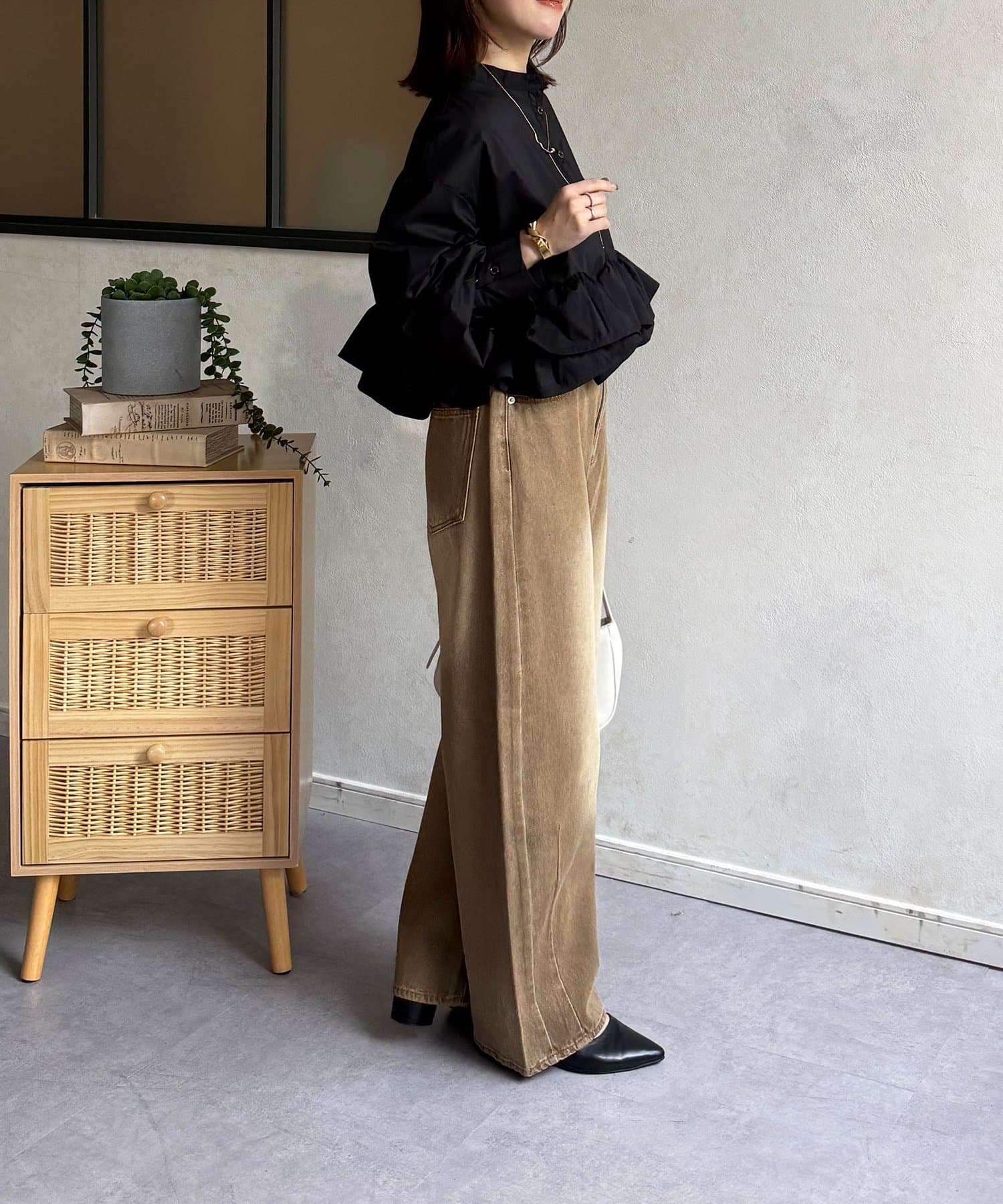 Thevon.(ゼヴォン) フリルヘムブラウス