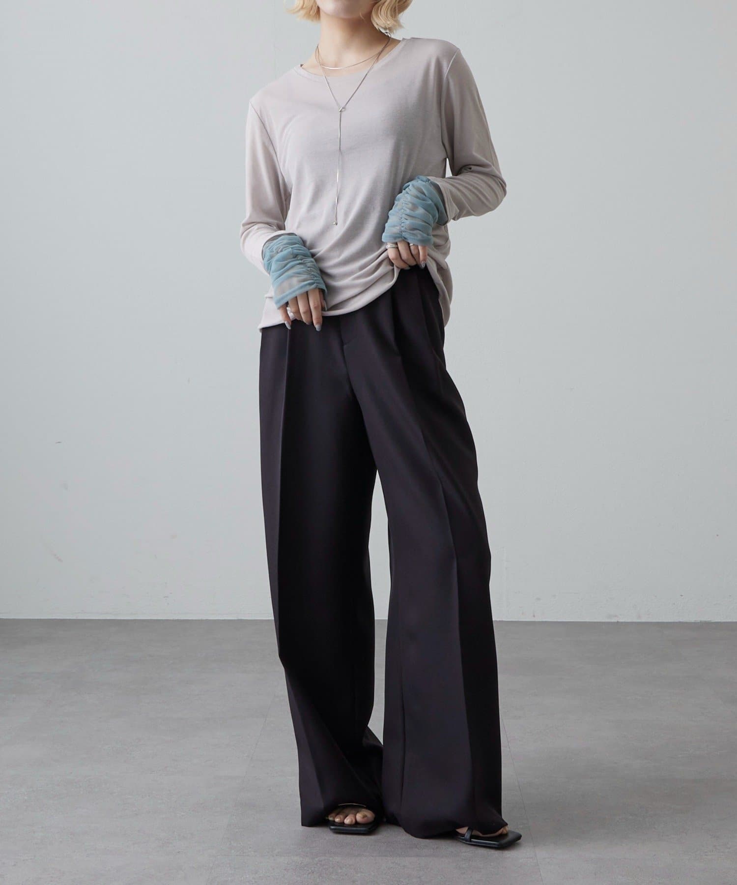 Lui's(ルイス) 袖シャーリングデザインプルオーバー