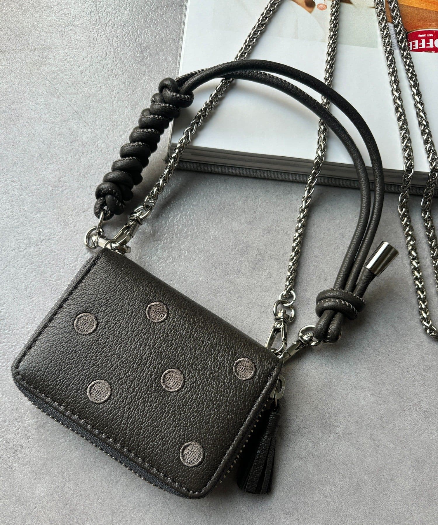 DOUDOU(ドゥドゥ) 【WEB限定】ドット刺繍ジャバラチャームウォレットショルダー