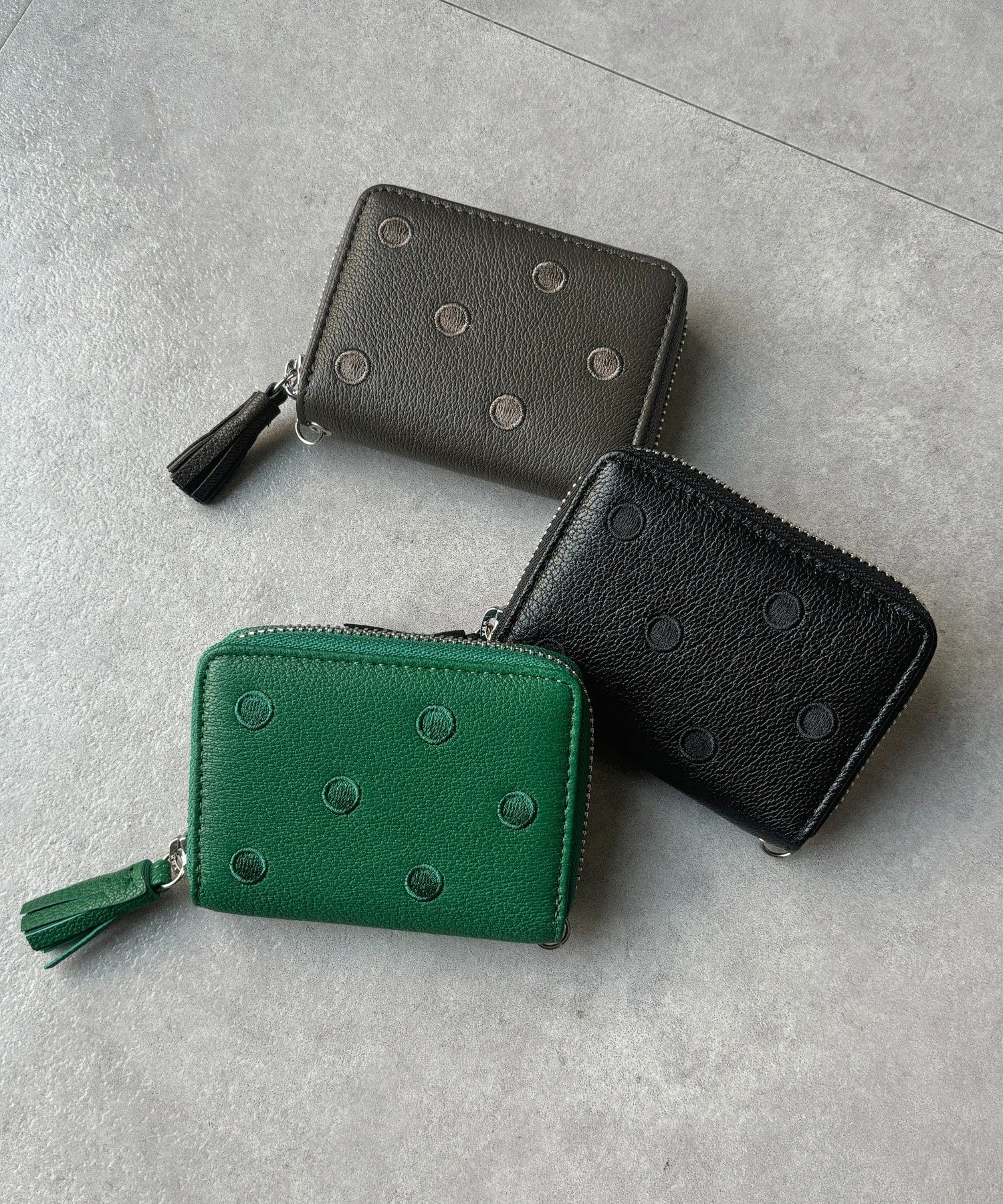 DOUDOU(ドゥドゥ) 【WEB限定】ドット刺繍ジャバラチャームウォレットショルダー