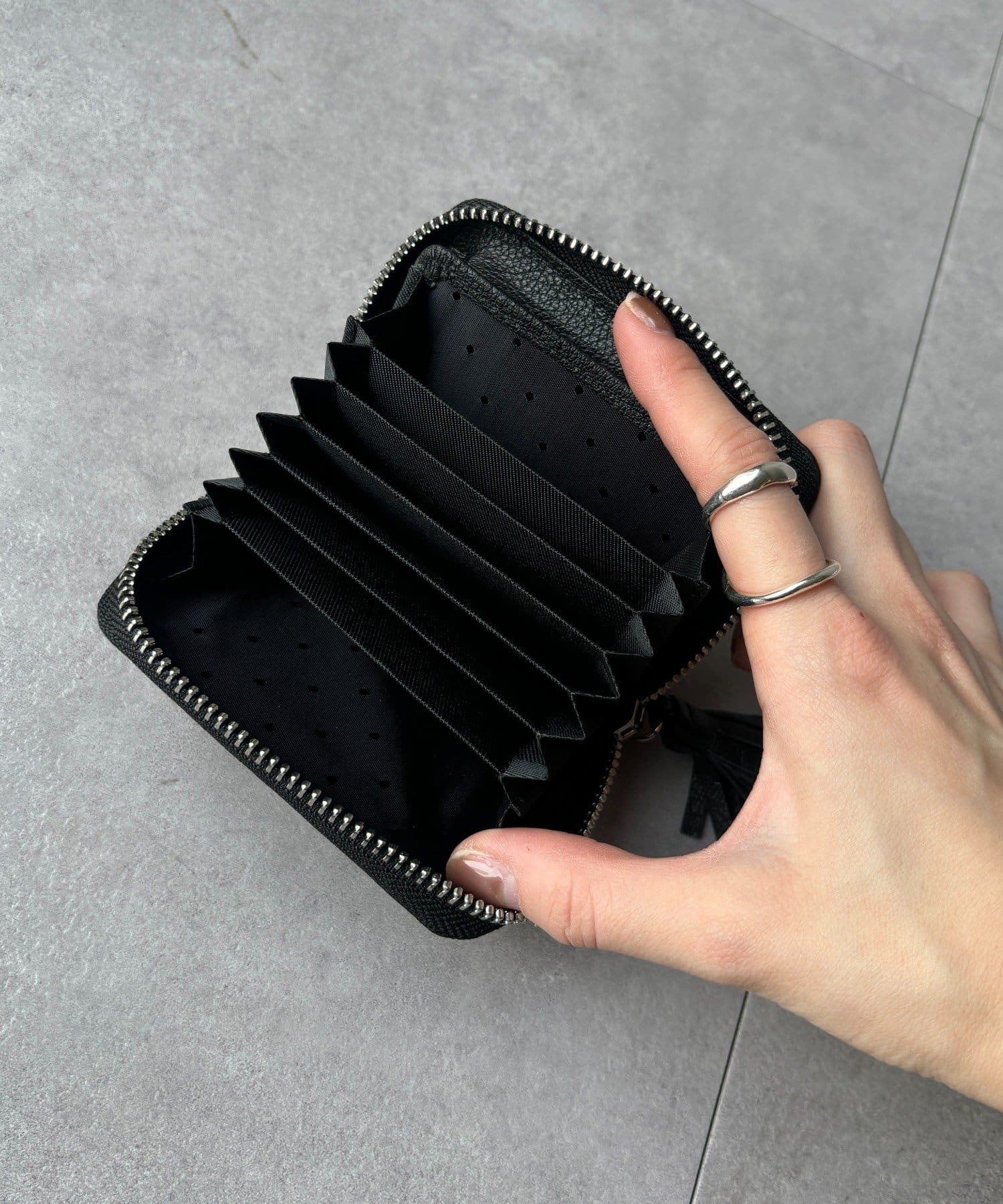 DOUDOU(ドゥドゥ) 【WEB限定】ドット刺繍ジャバラチャームウォレットショルダー