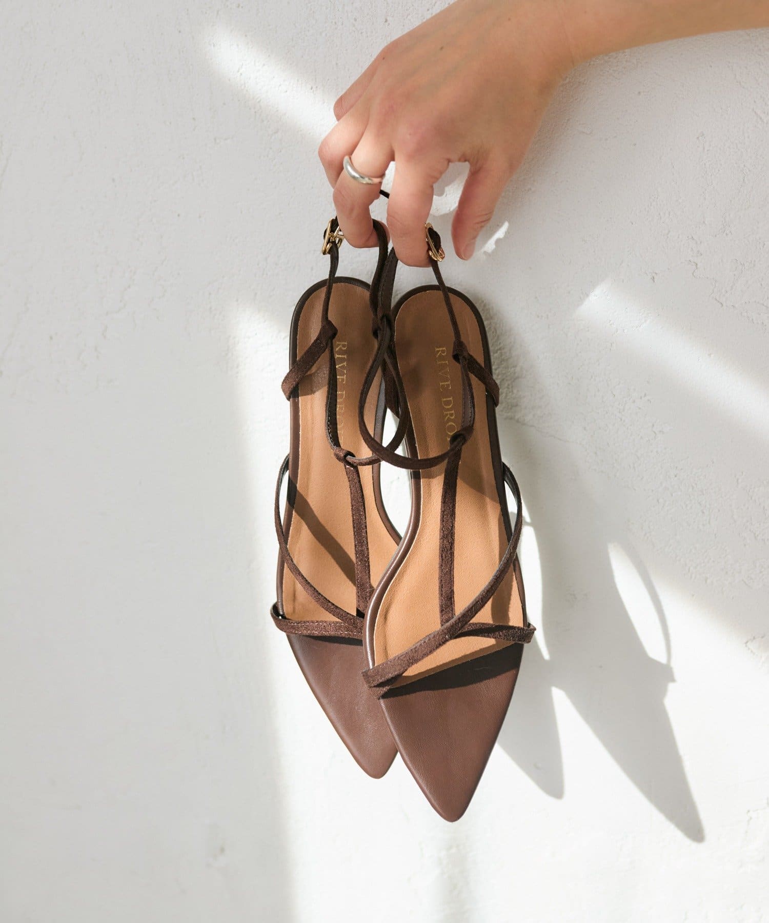 RIVE DROITE(リヴドロワ) 予約【抜け感】ポインテッドラインサンダル