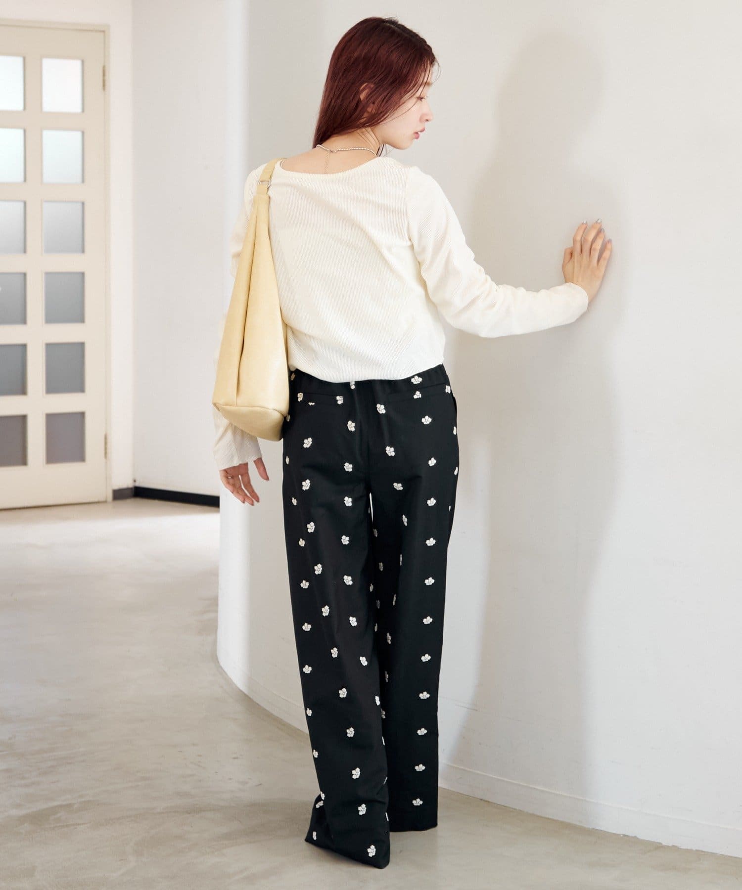 Kastane(カスタネ) 【12.11(木)12:00発売/2サイズ展開/低身長サイズ】フラワーステッチワイドパンツ