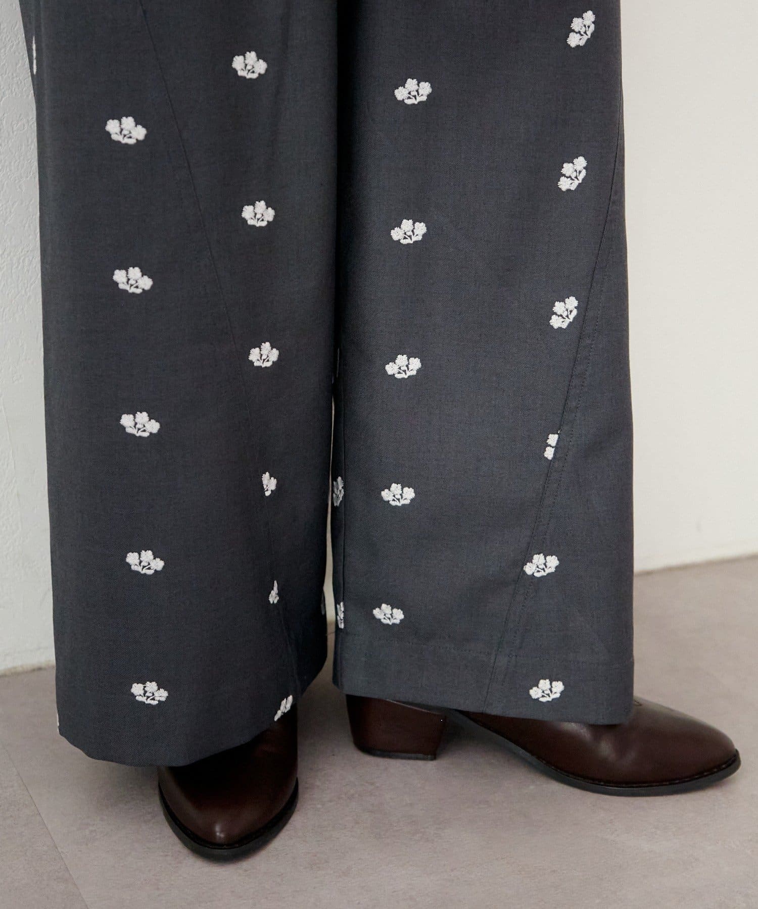 Kastane(カスタネ) 【新色追加/2サイズ展開/低身長サイズ】フラワーステッチワイドパンツ