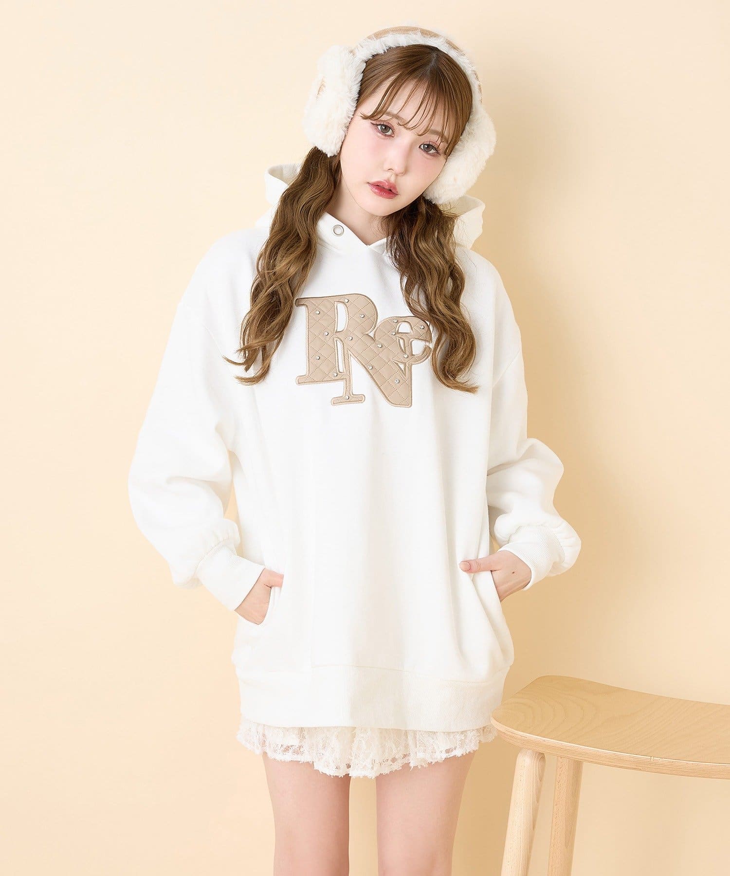 one after another NICE CLAUP(ワンアフターアナザー ナイスクラップ) キルティングロゴゆるパーカー