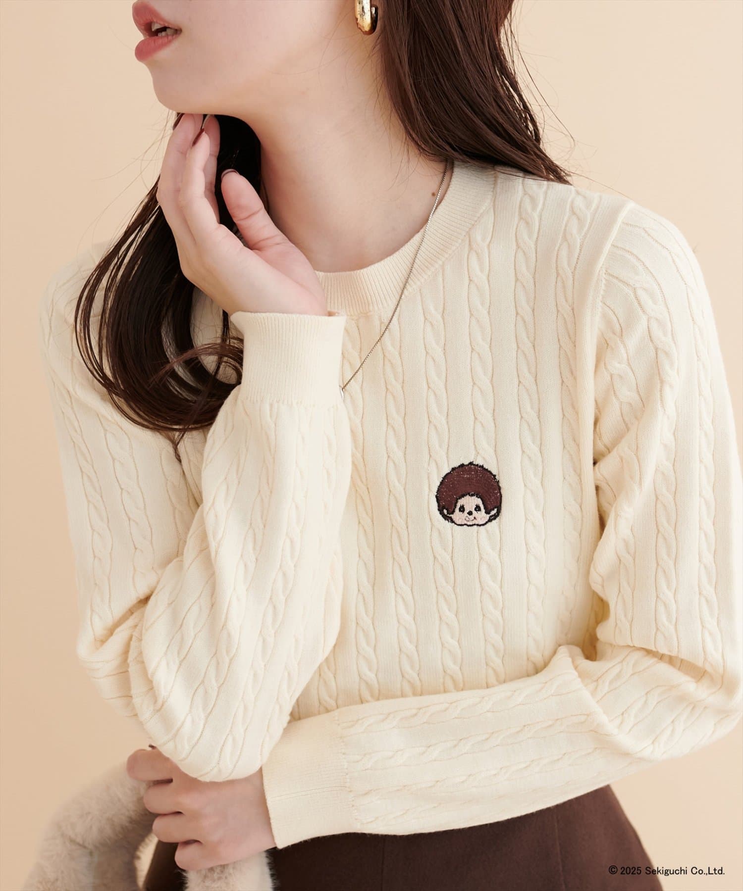 natural couture(ナチュラルクチュール) 【モンチッチ×natural couture】ケーブル刺繍ニット  