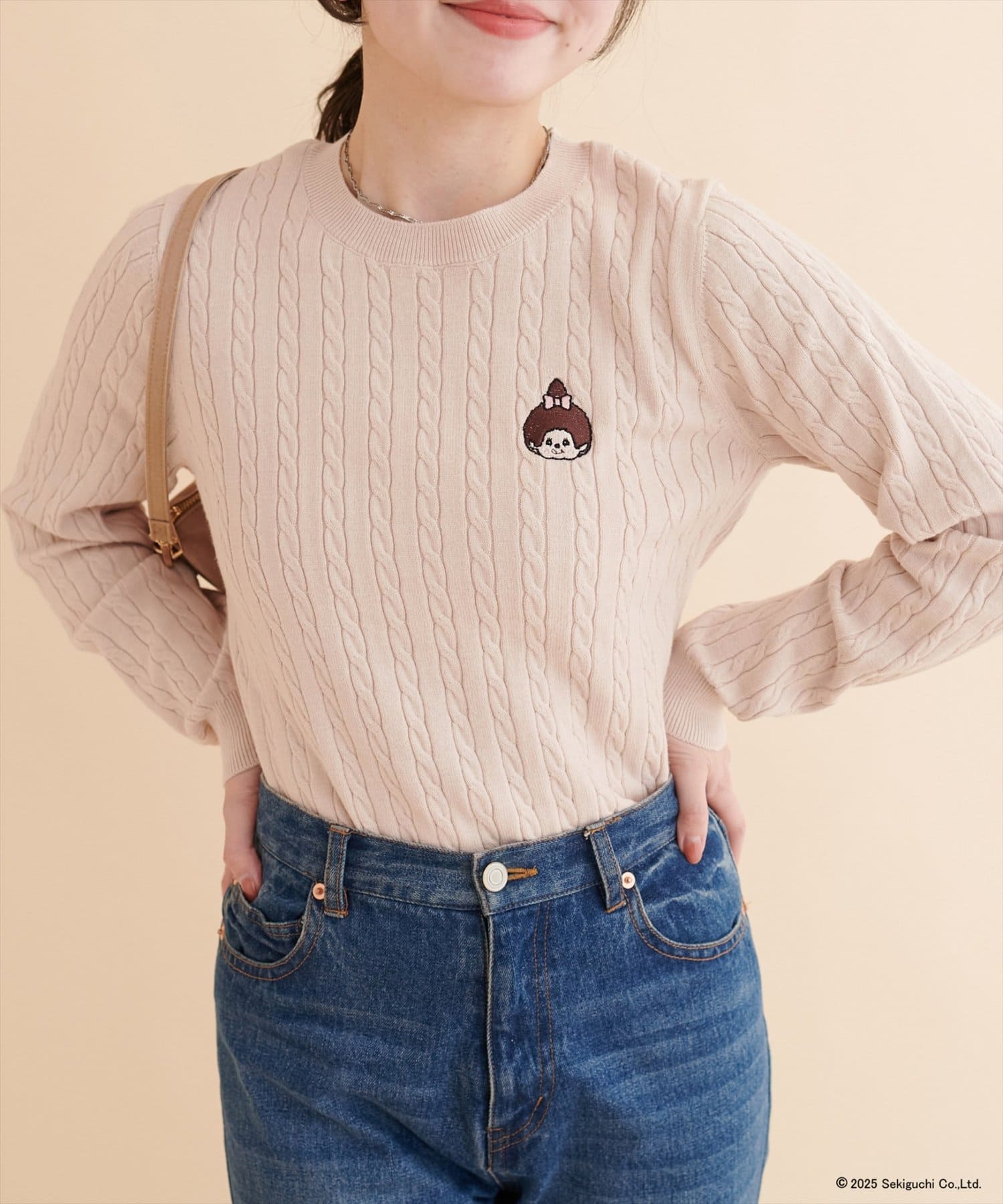 natural couture(ナチュラルクチュール) 【モンチッチ×natural couture】ケーブル刺繍ニット  