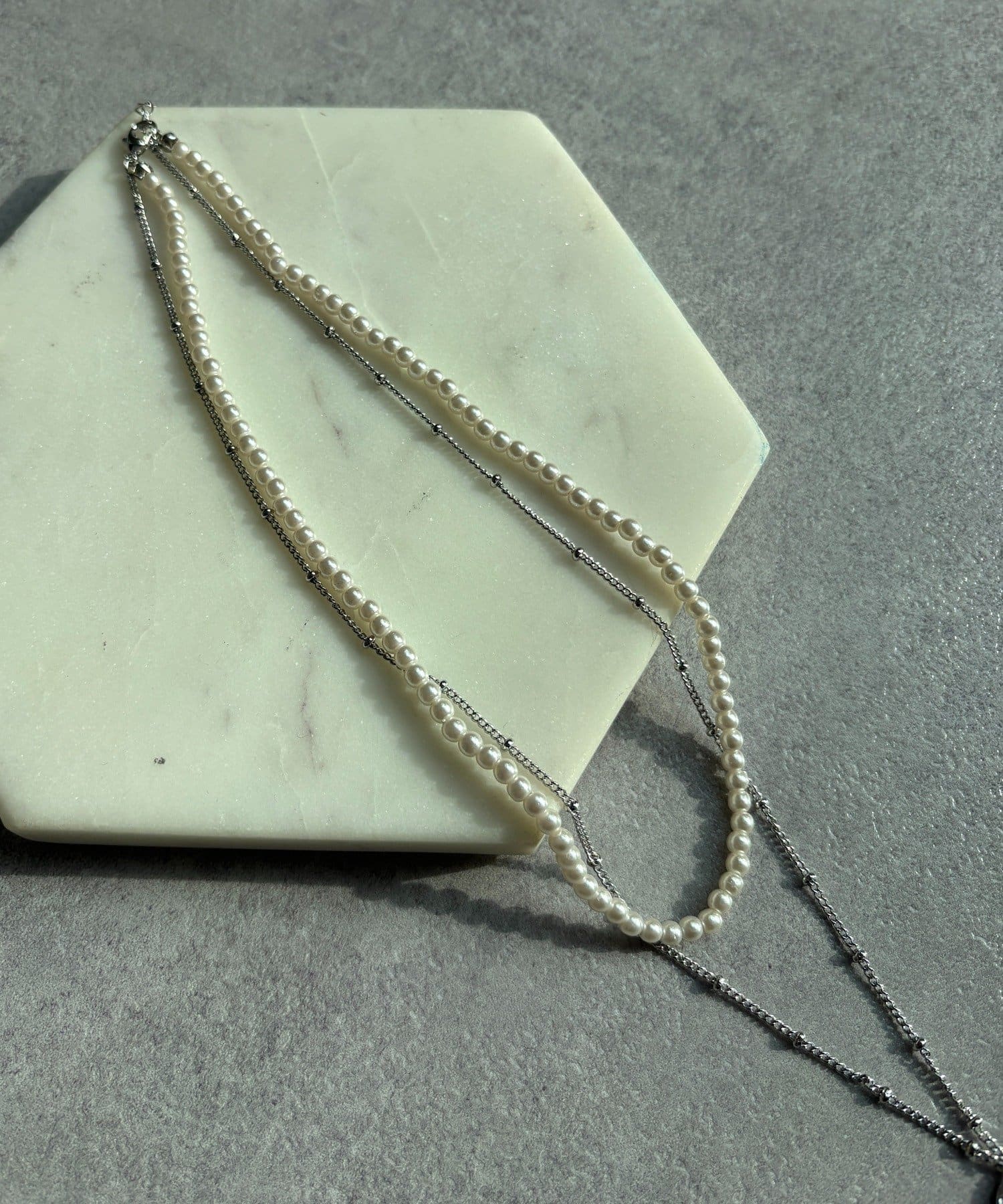 DOUDOU(ドゥドゥ) パール×メタルプレートレイヤードネックレス