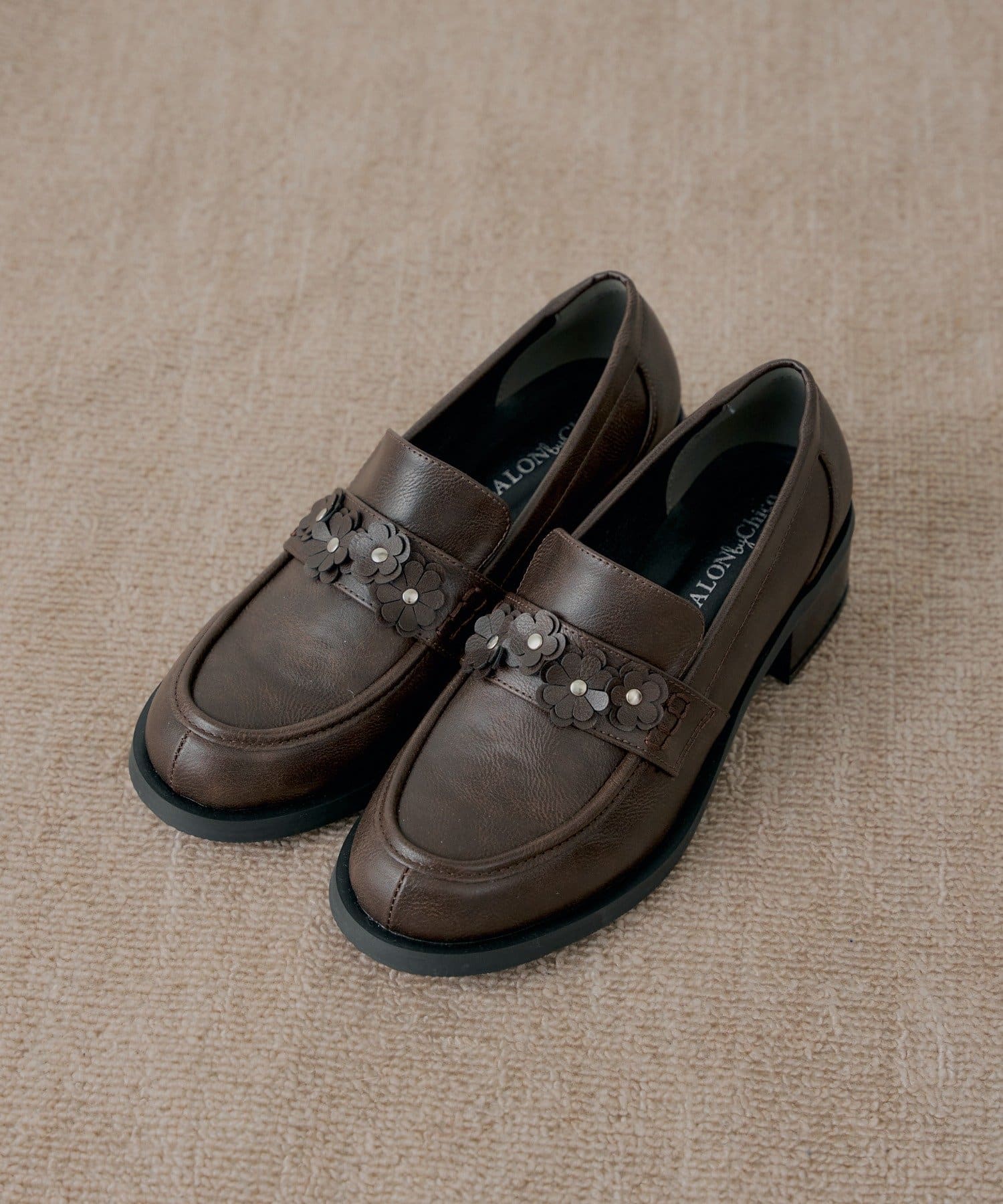 Chico(チコ) 【12/19(金)18時販売】フラワーデザインヒールローファー