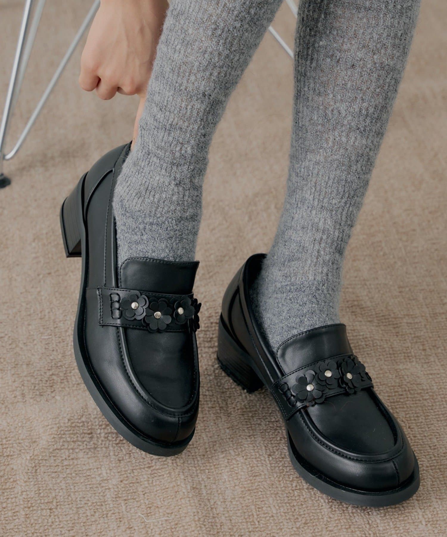 Chico(チコ) 【12/19(金)18時販売】フラワーデザインヒールローファー