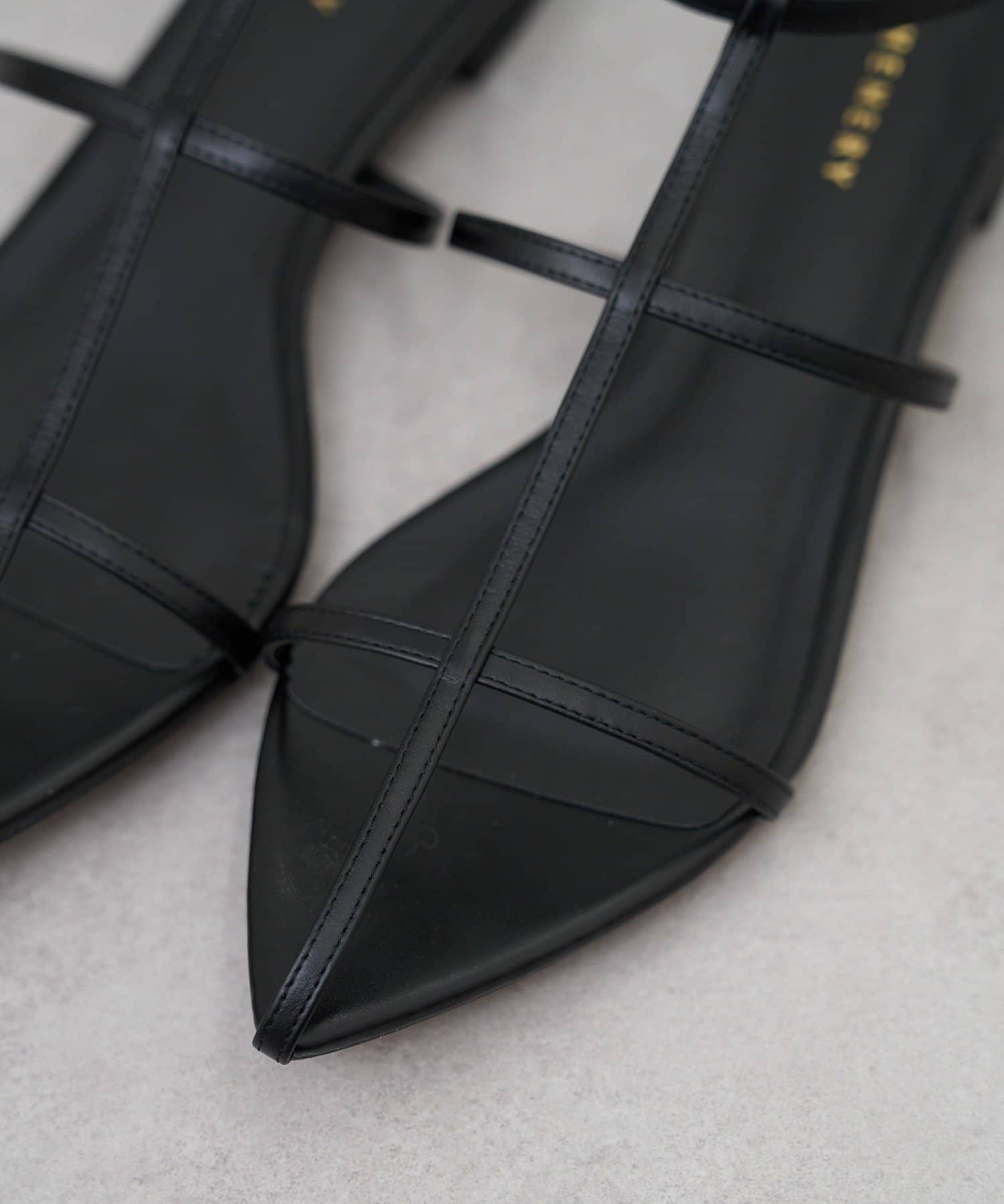 SHENERY(シーナリー) ポインテッドサンダル