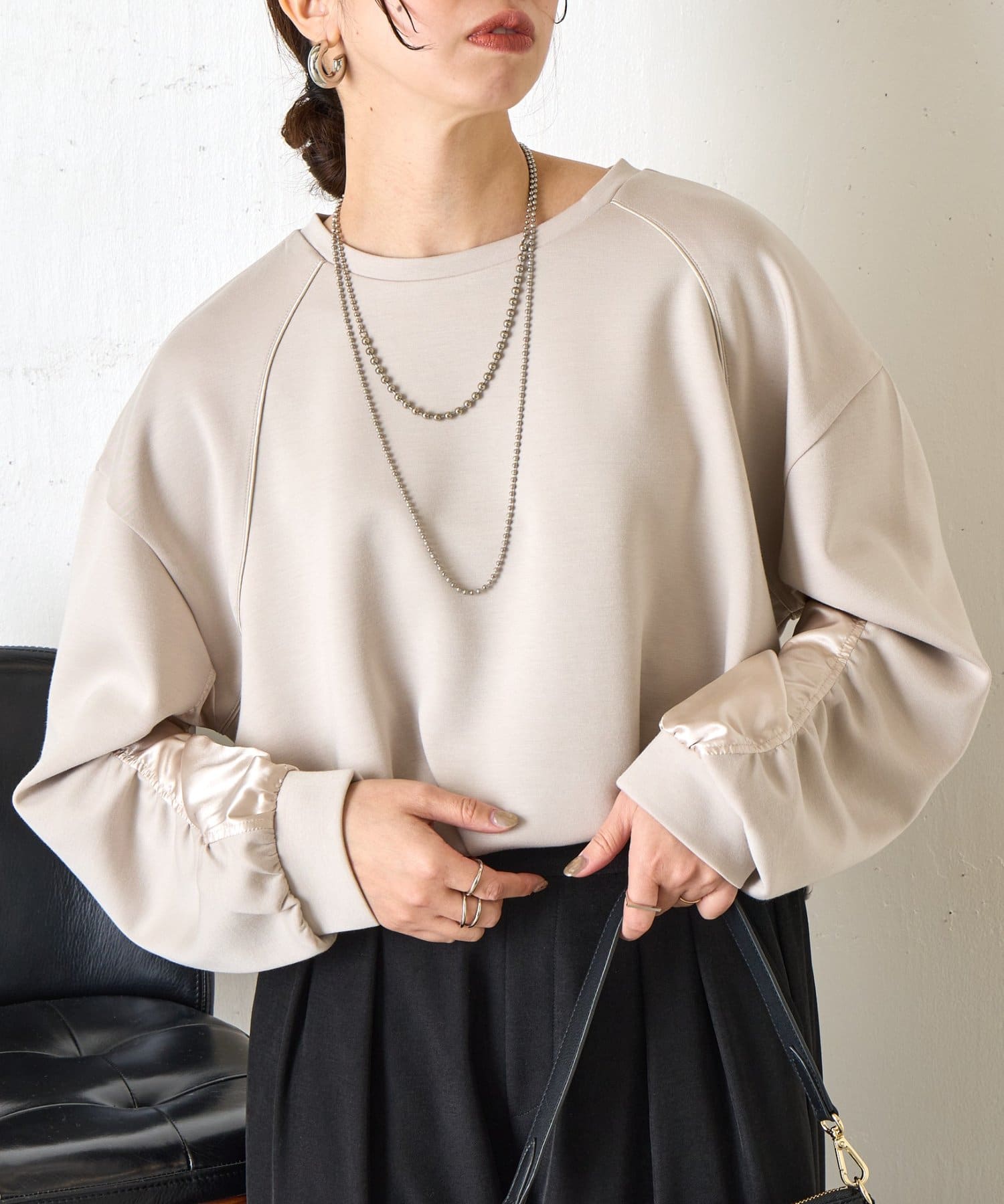 Jena　espace merveilleux(ジェナ　エスパスメルヴェイユ) 袖サテンギャザープルオーバー