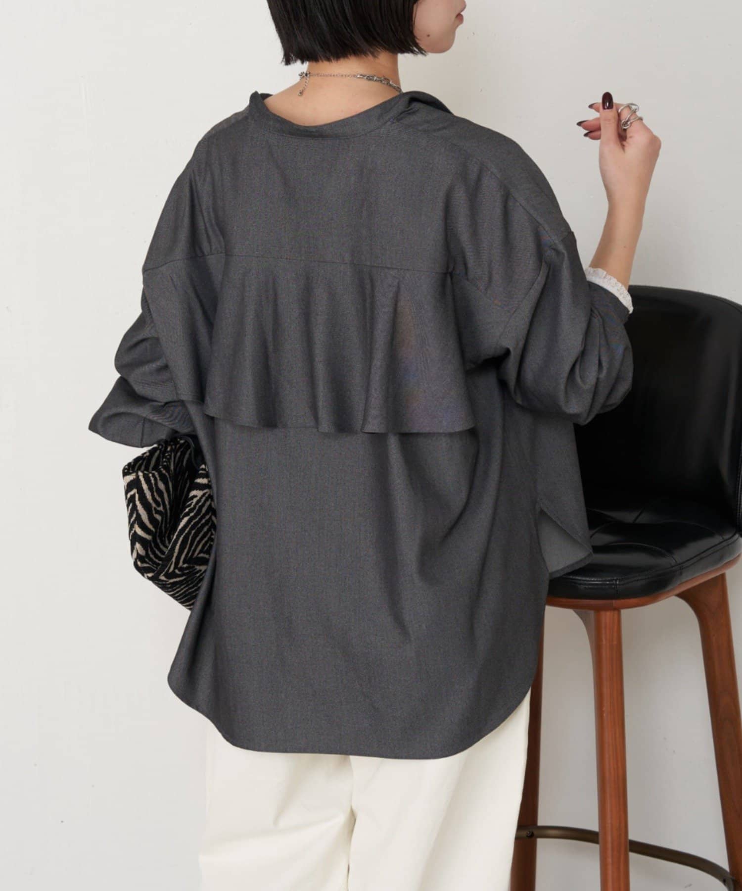 Jena　espace merveilleux(ジェナ　エスパスメルヴェイユ) バックラッフルシャツ