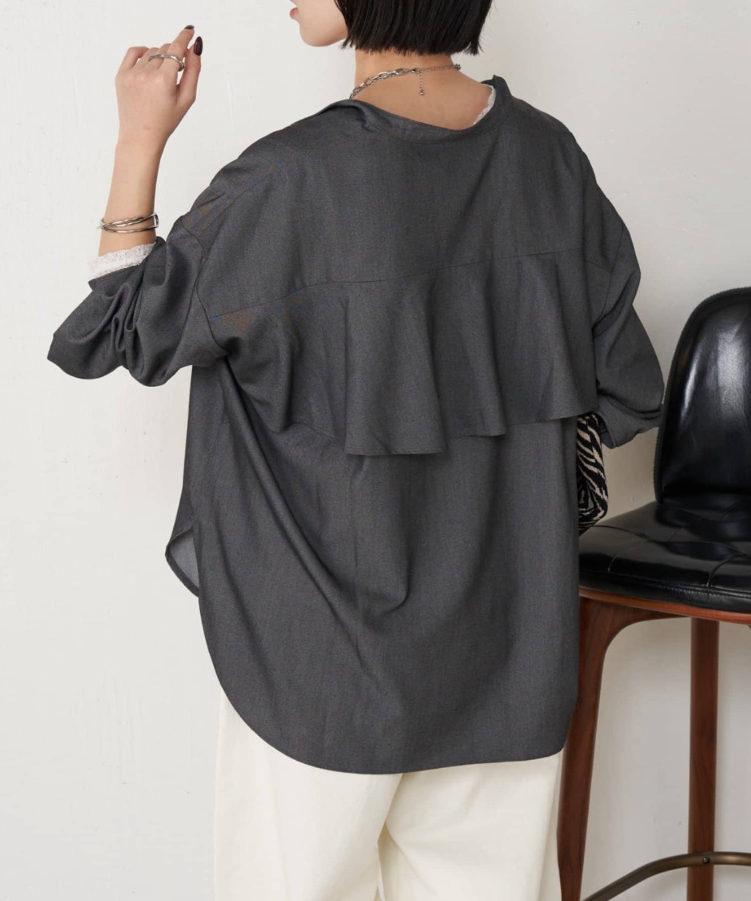 Jena　espace merveilleux(ジェナ　エスパスメルヴェイユ) バックラッフルシャツ