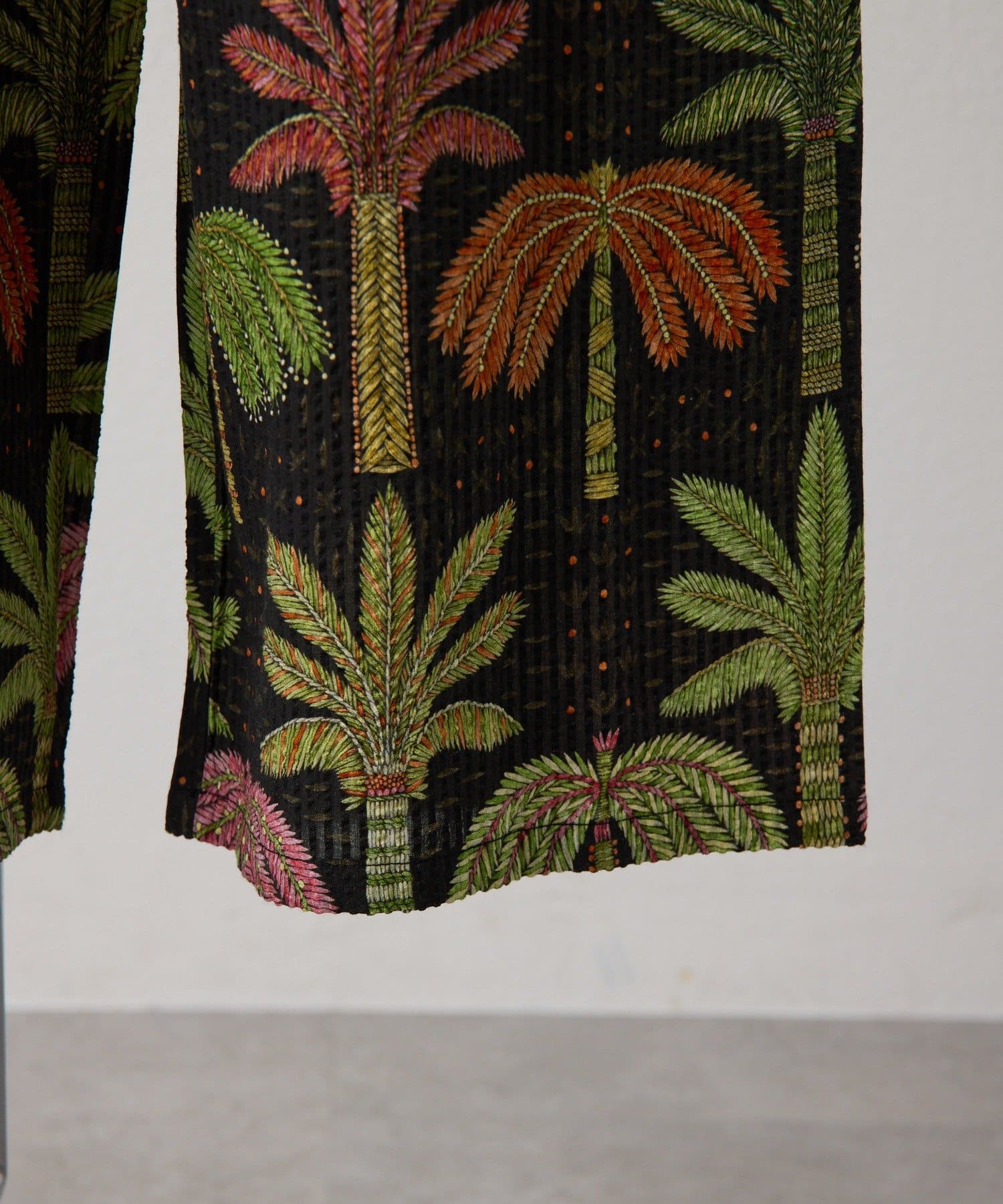 ear PAPILLONNER(イア パピヨネ) sampo×ear ヤシ柄パンツ 《サッカー生地/通気性◎/ボタニカル柄/ウエスト総ゴム》