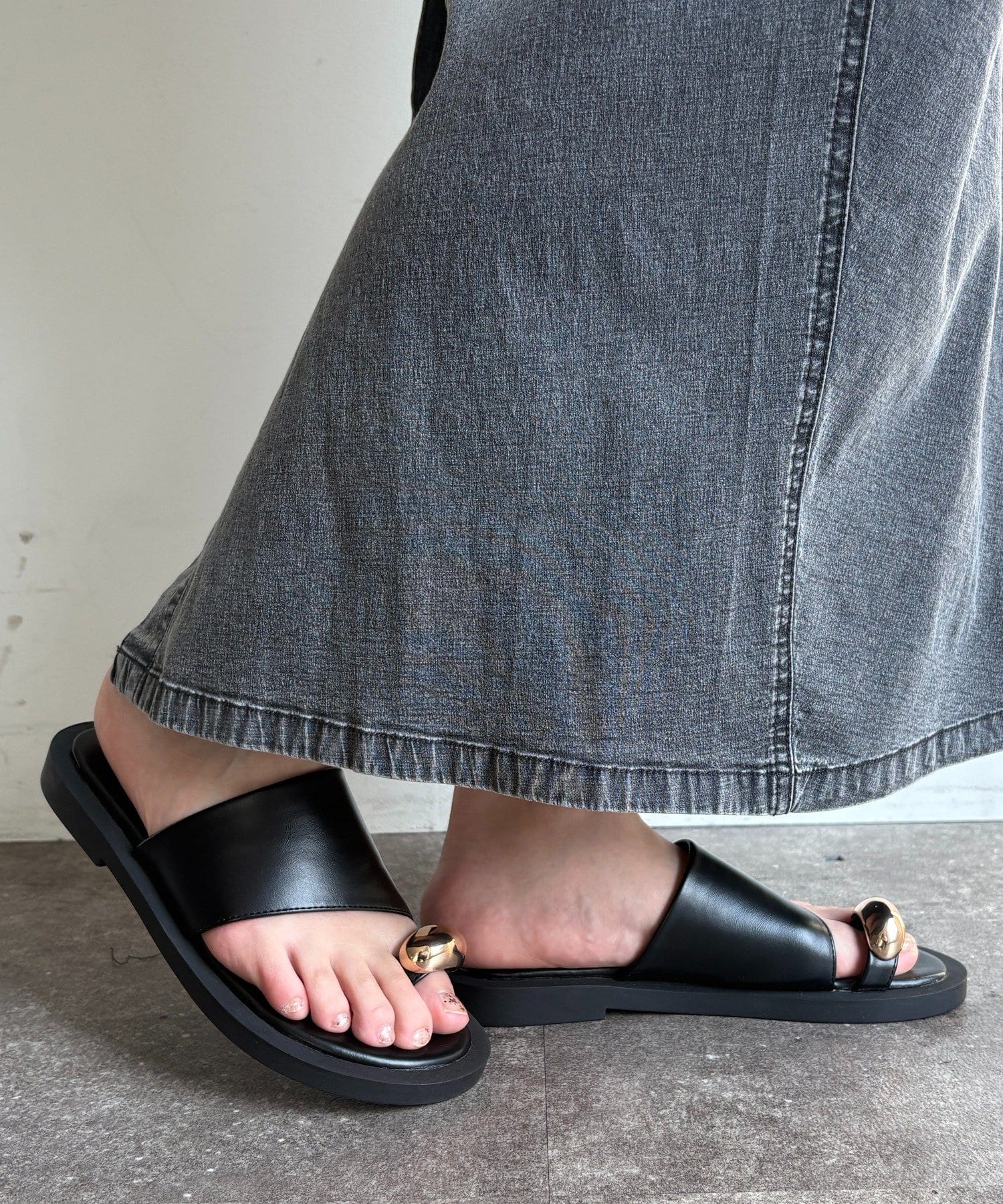 DOUDOU(ドゥドゥ) GOLDリングサンダル