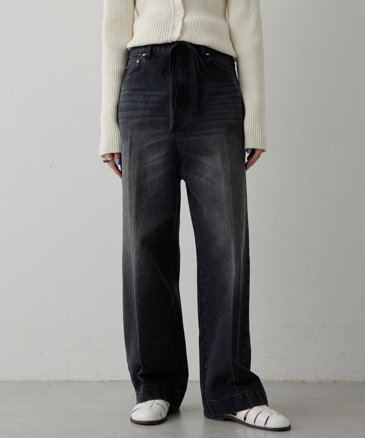 Whim Gazette(ウィム ガゼット) センタープレスブラックデニムパンツ