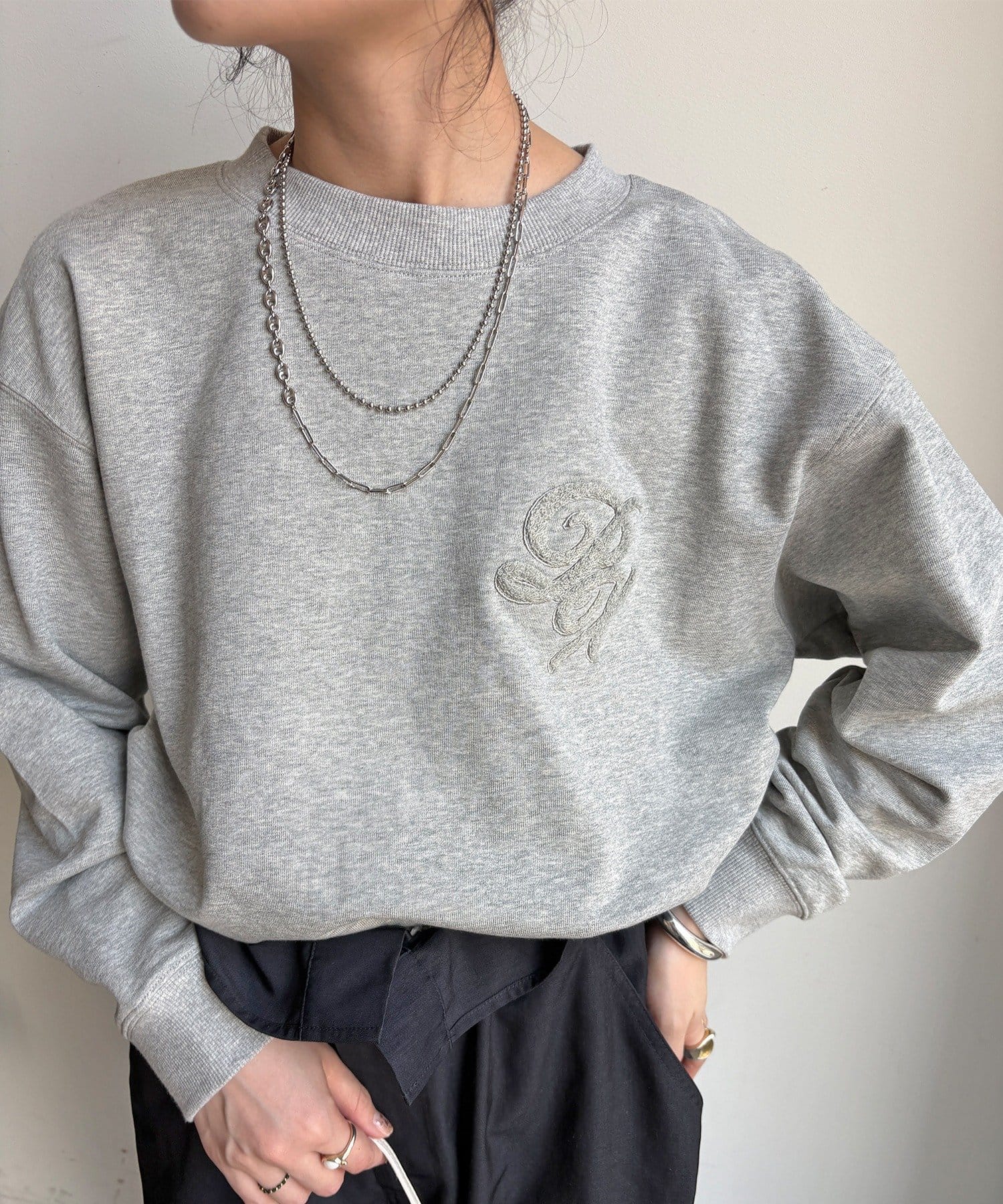 DOUDOU(ドゥドゥ) 【WEB限定】裏毛サガラ刺繍バックジッププルオーバー