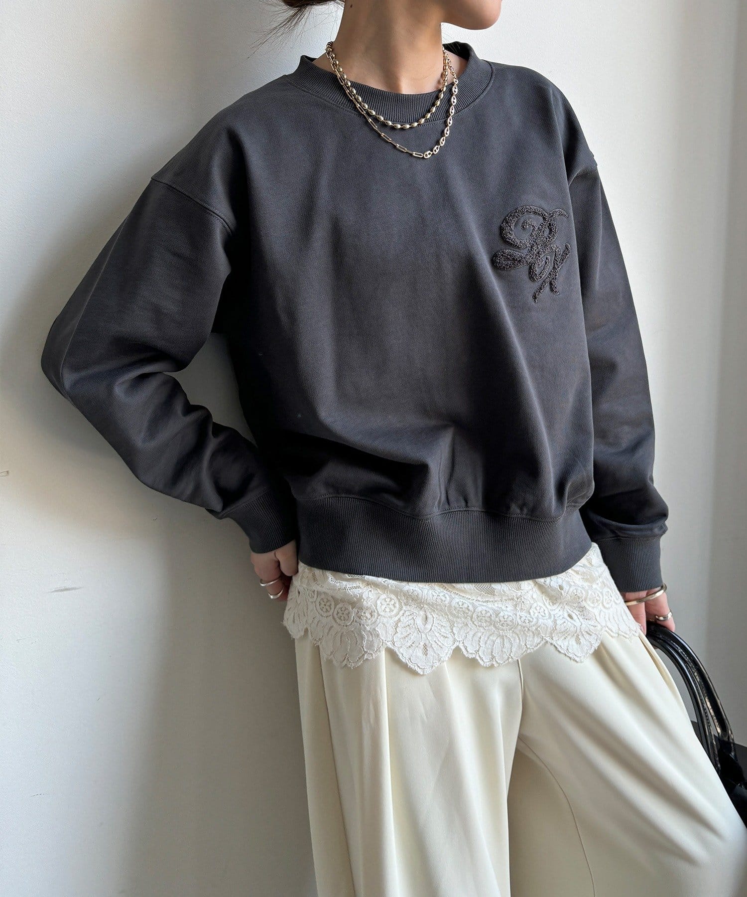 DOUDOU(ドゥドゥ) 【WEB限定】裏毛サガラ刺繍バックジッププルオーバー