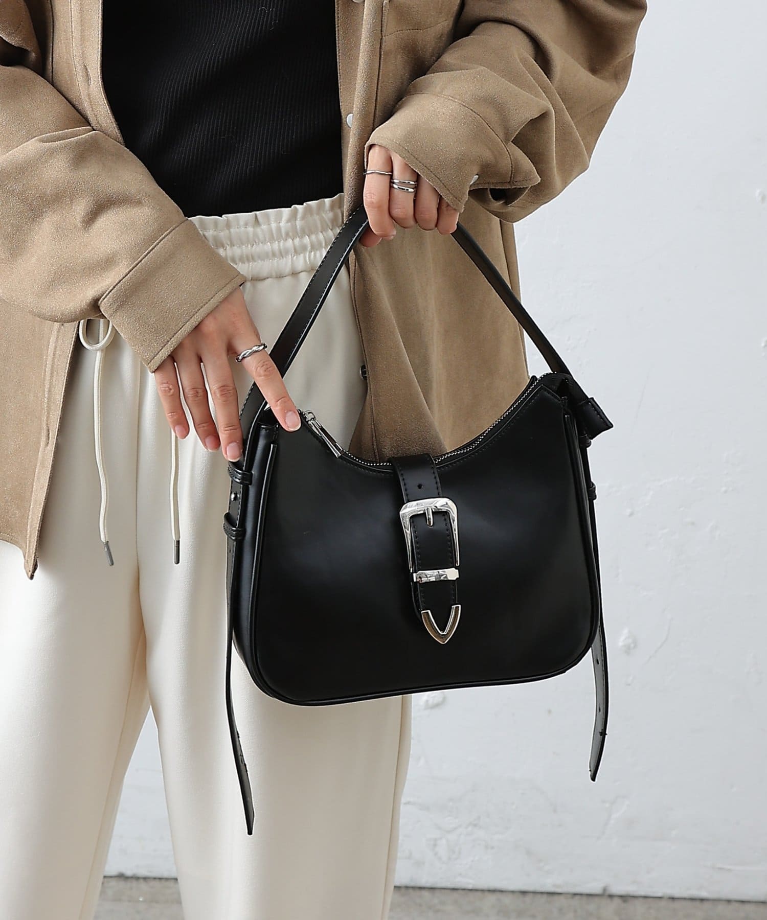 COLONY 2139(コロニー トゥーワンスリーナイン) バックルベルトフェイクレザーバッグ