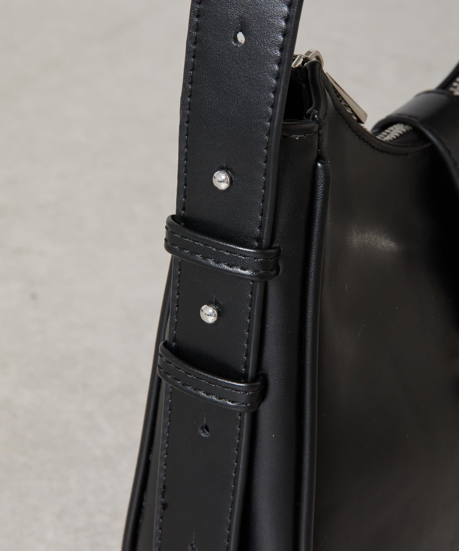 COLONY 2139(コロニー トゥーワンスリーナイン) バックルベルトフェイクレザーバッグ