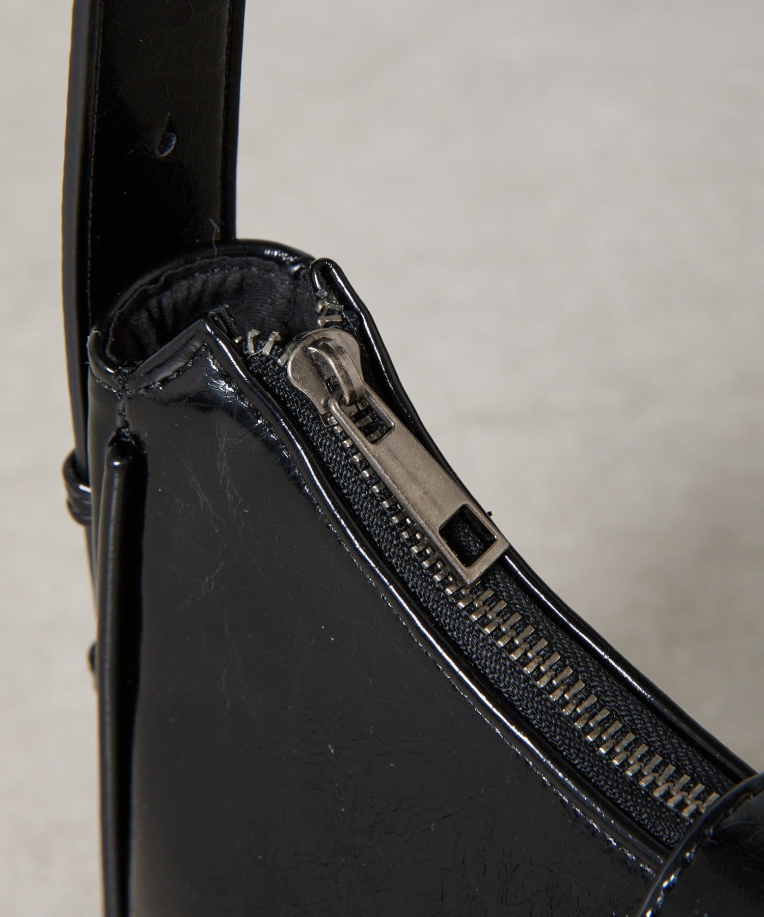 COLONY 2139(コロニー トゥーワンスリーナイン) ウエスタンバックルベルトフェイクレザーバッグ