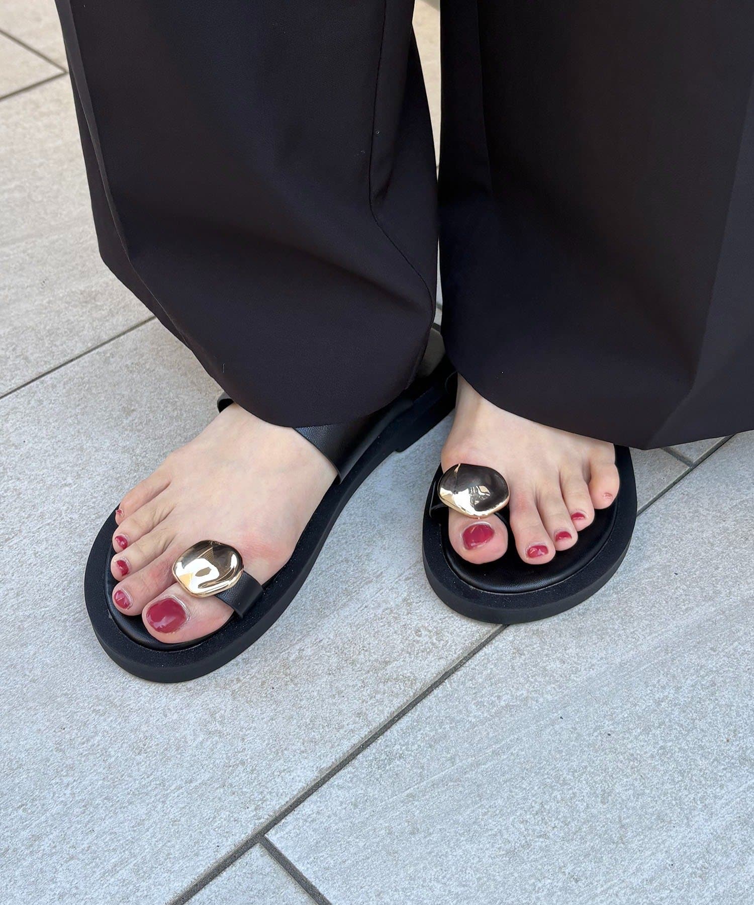 CAPRICIEUX LE'MAGE(カプリシュレマージュ) メタルトングサンダル